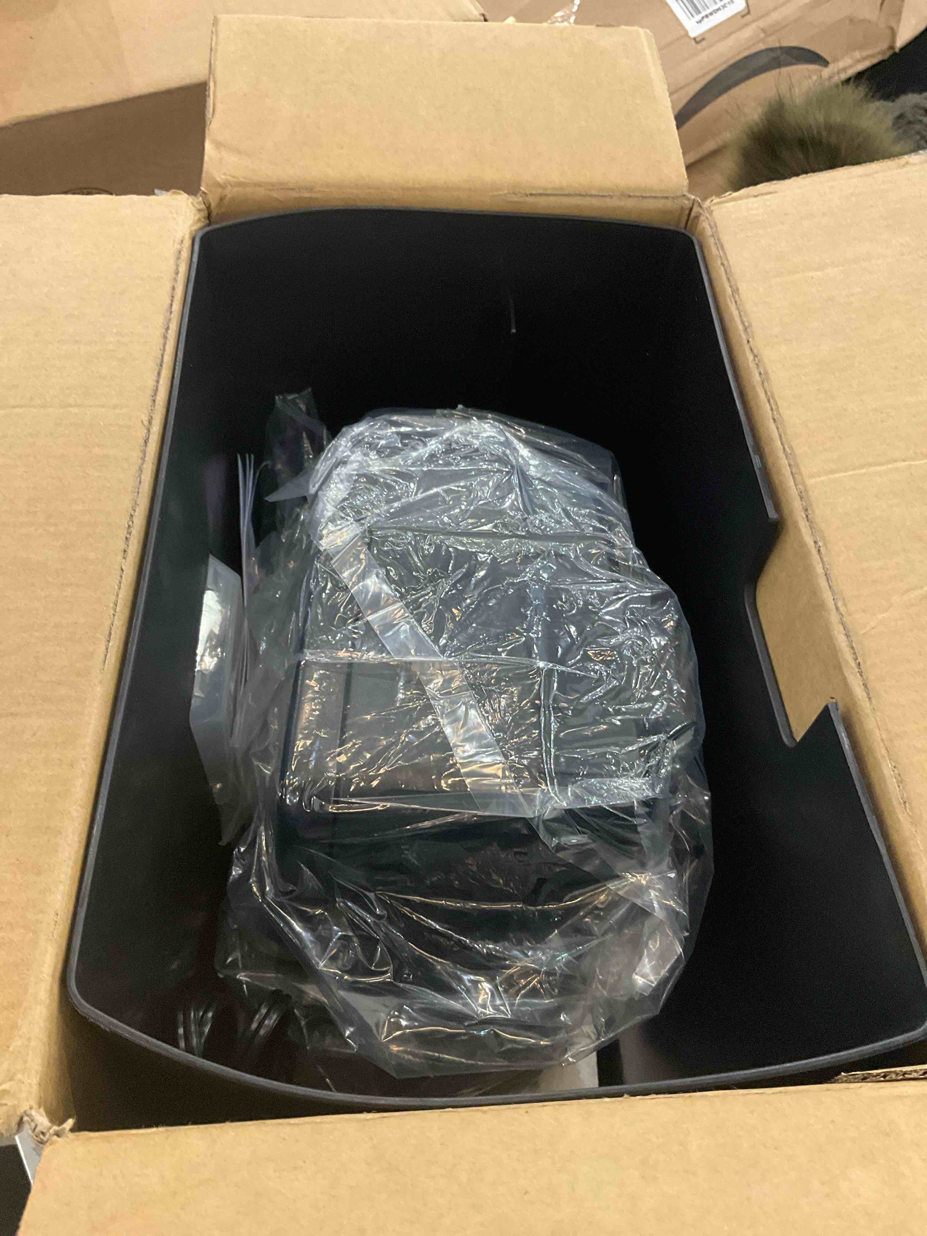 https://s3.amazonaws.com/lotting-images-prod/BargainHunt/EXS01047578_1707846824415.jpeg