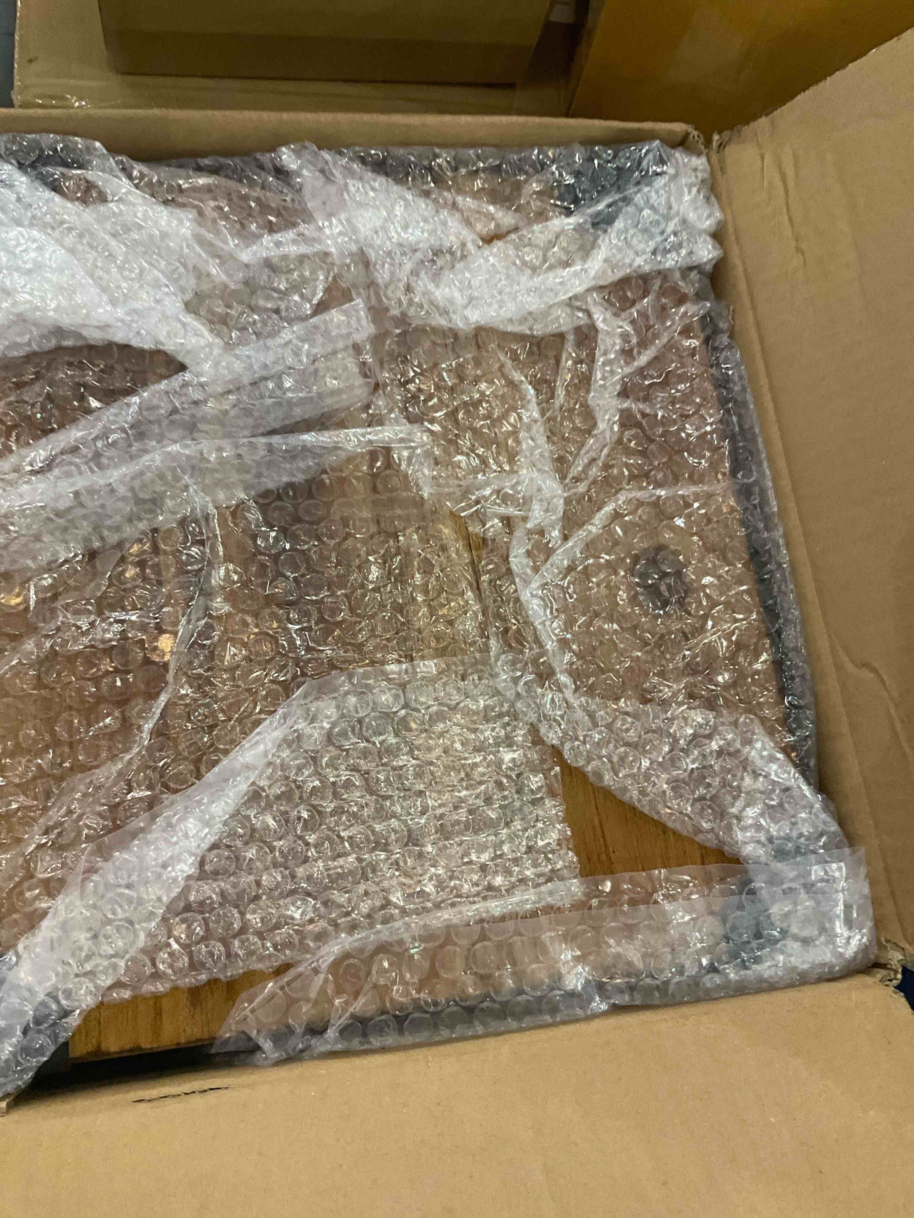 https://s3.amazonaws.com/lotting-images-prod/BargainHunt/EXS01047639_1707854774451.jpeg
