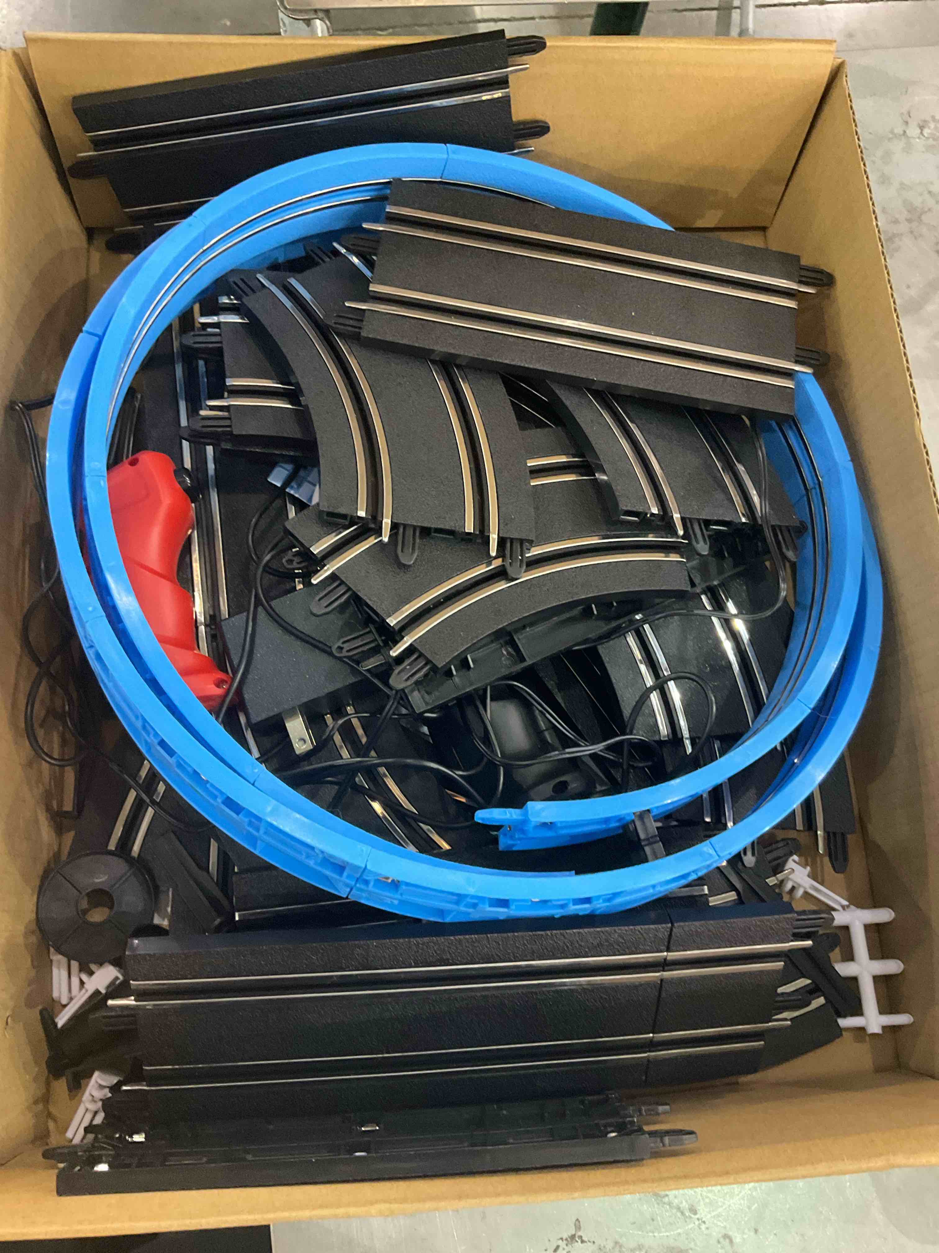https://s3.amazonaws.com/lotting-images-prod/BargainHunt/EXS01047685_1707918323558.jpeg