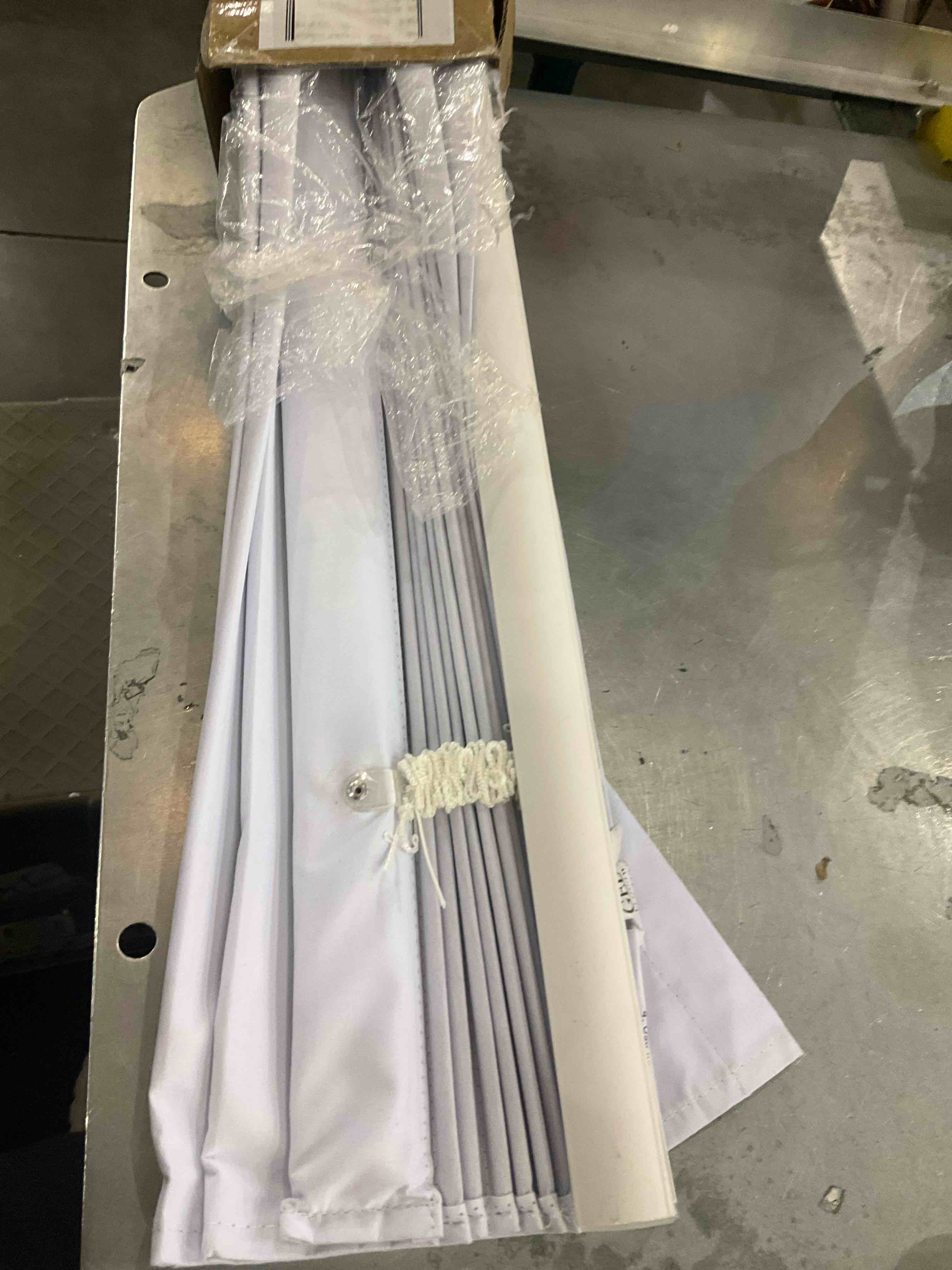 https://s3.amazonaws.com/lotting-images-prod/BargainHunt/EXS01047714_1707923532288.jpeg
