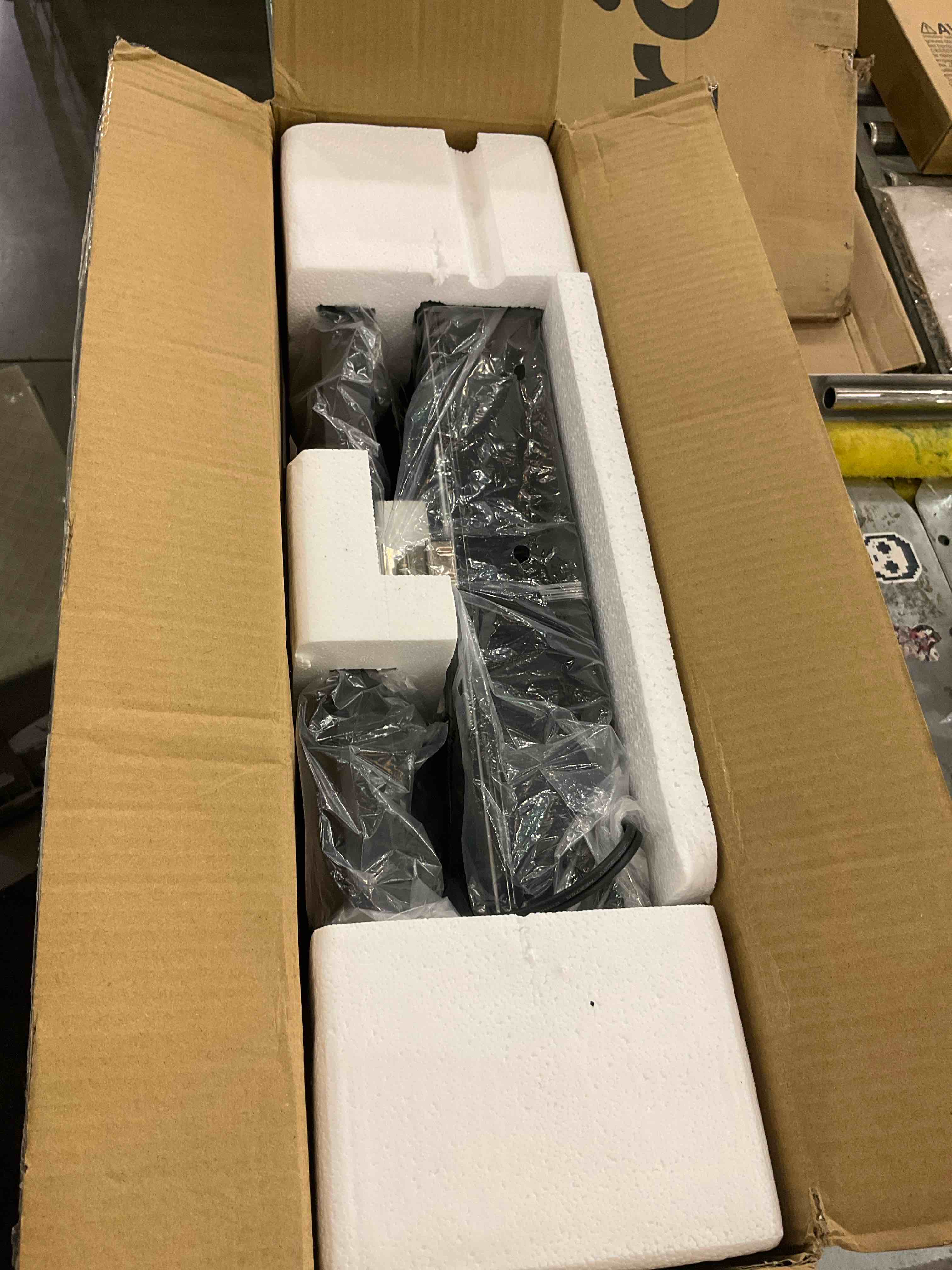 https://s3.amazonaws.com/lotting-images-prod/BargainHunt/EXS01047835_1708010215142.jpeg