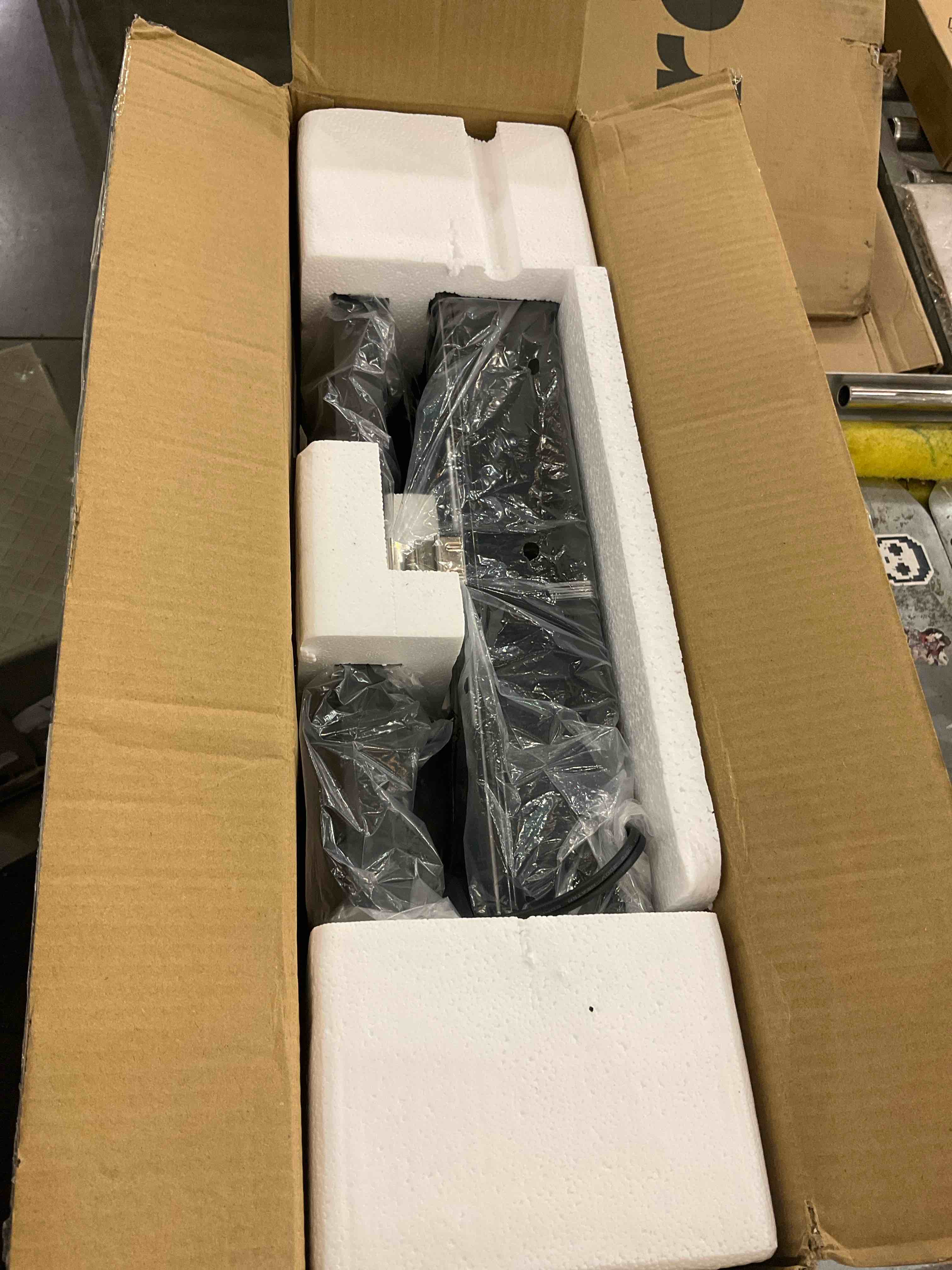 https://s3.amazonaws.com/lotting-images-prod/BargainHunt/EXS01047835_1708010216030.jpeg