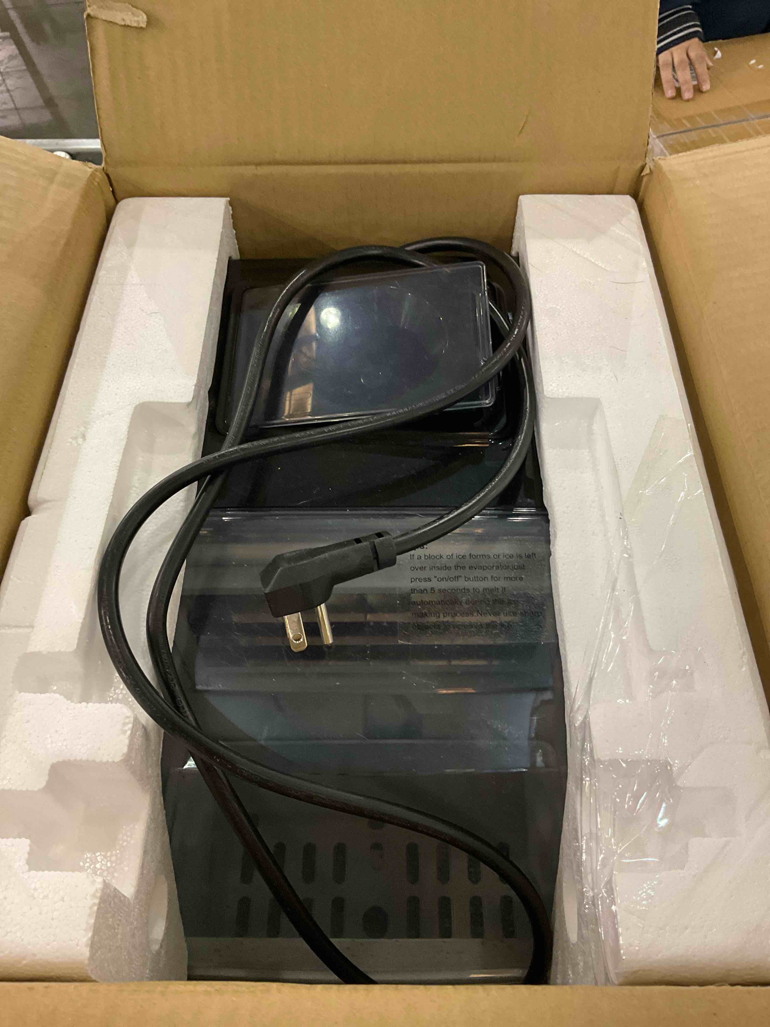https://s3.amazonaws.com/lotting-images-prod/BargainHunt/EXS01047967_1708106601217.jpeg