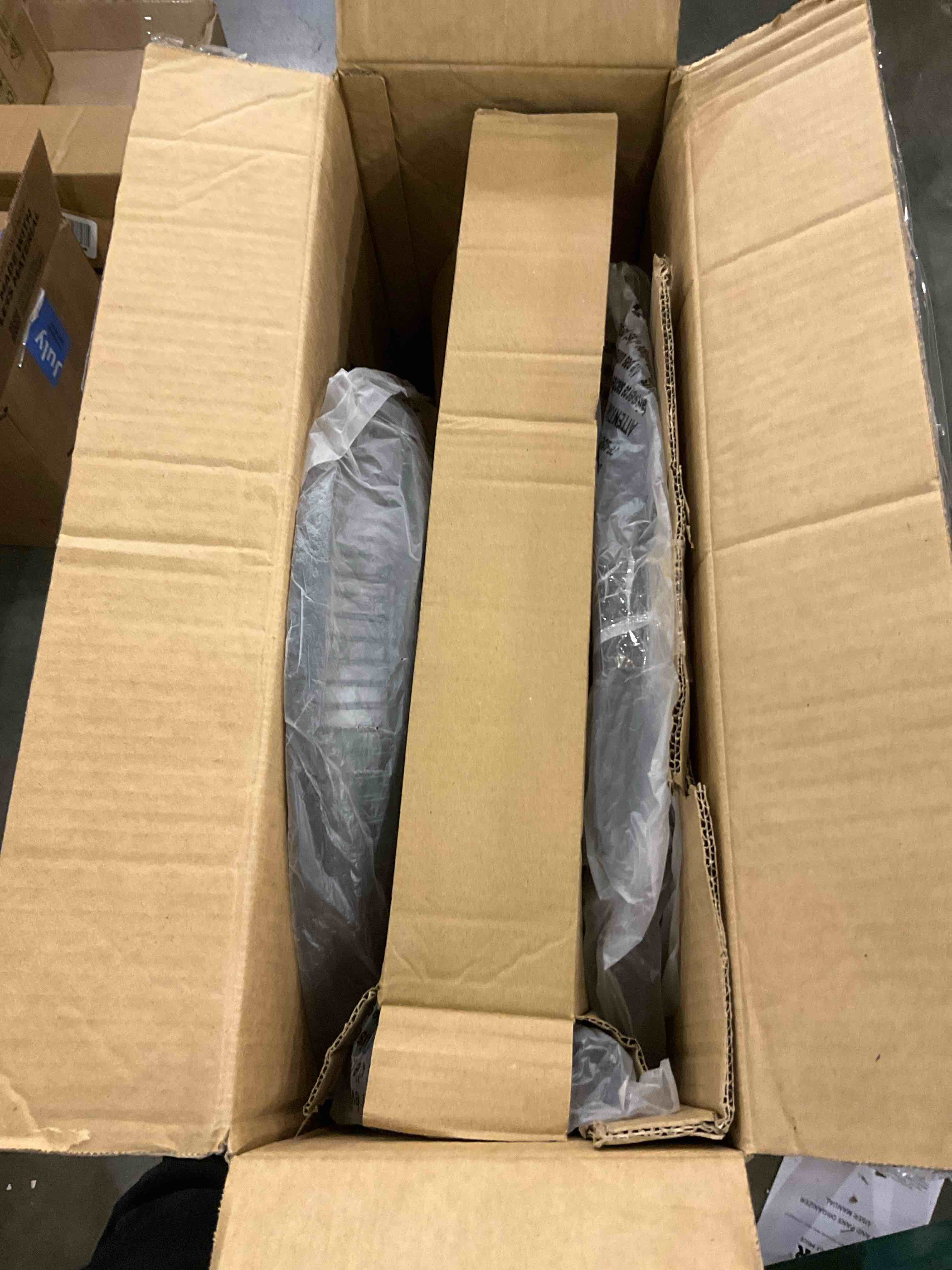 https://s3.amazonaws.com/lotting-images-prod/BargainHunt/EXS01047976_1708108403144.jpeg