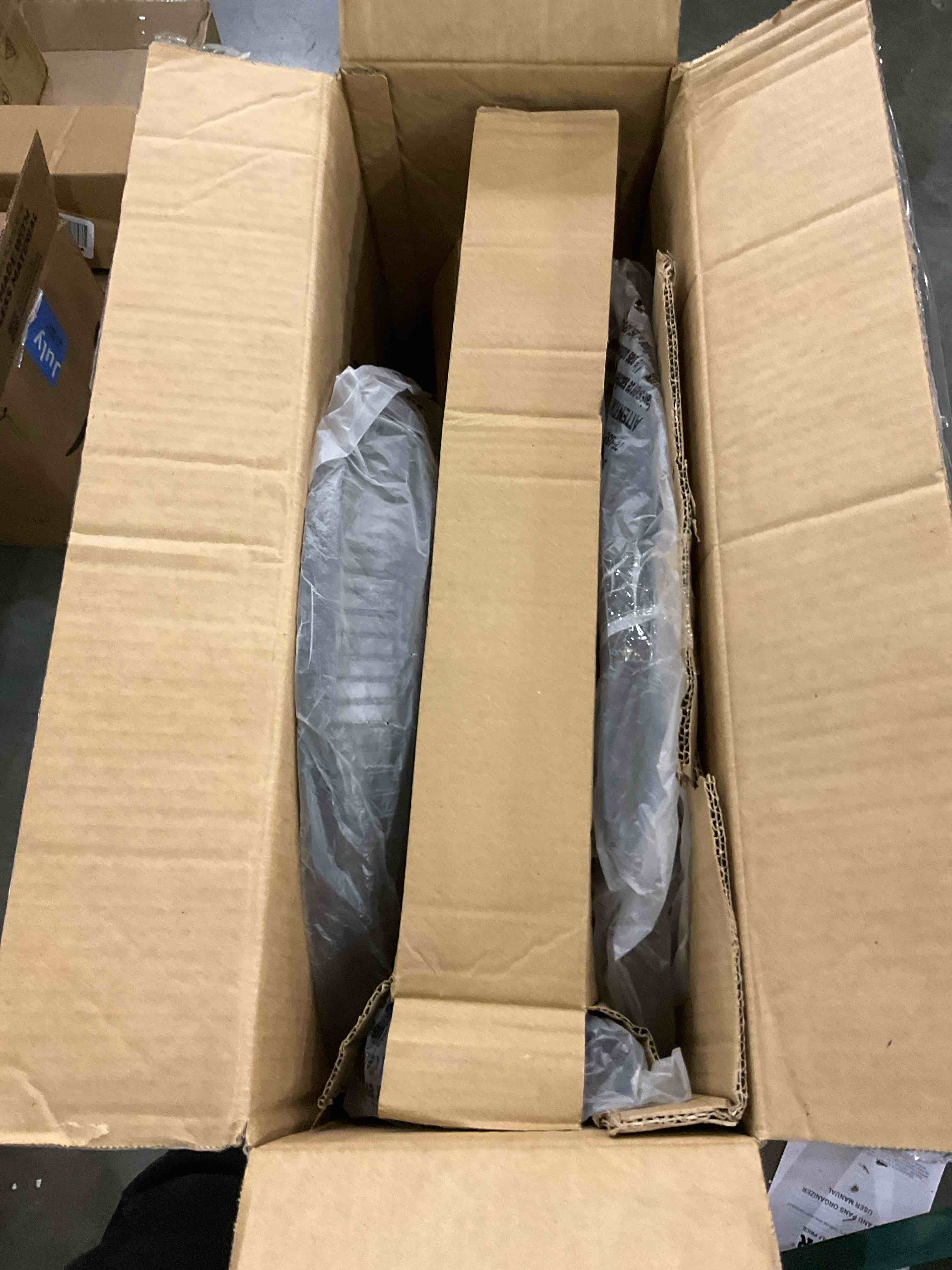 https://s3.amazonaws.com/lotting-images-prod/BargainHunt/EXS01047976_1708108404080.jpeg