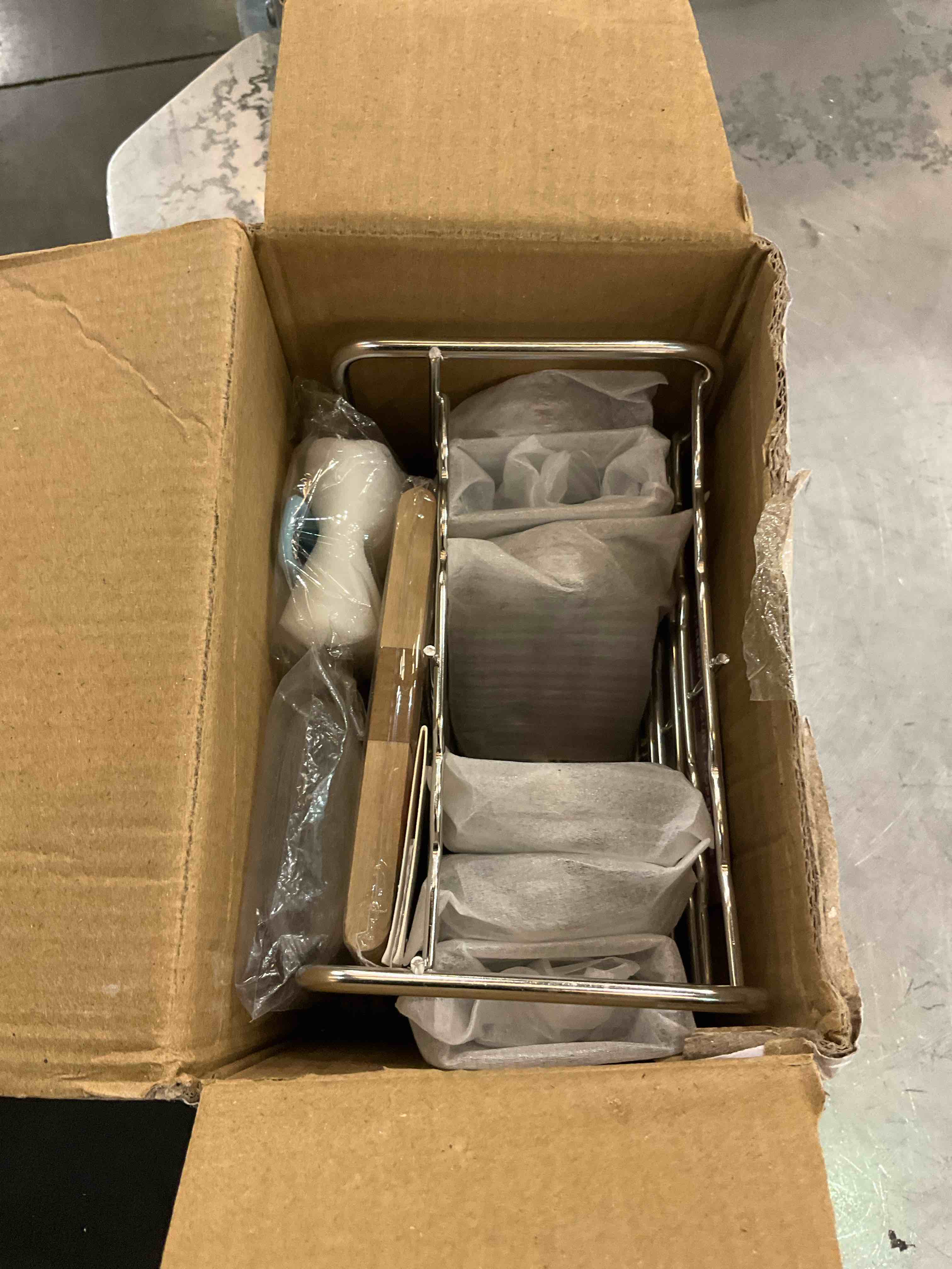 https://s3.amazonaws.com/lotting-images-prod/BargainHunt/EXS01048092_1708712694681.jpeg