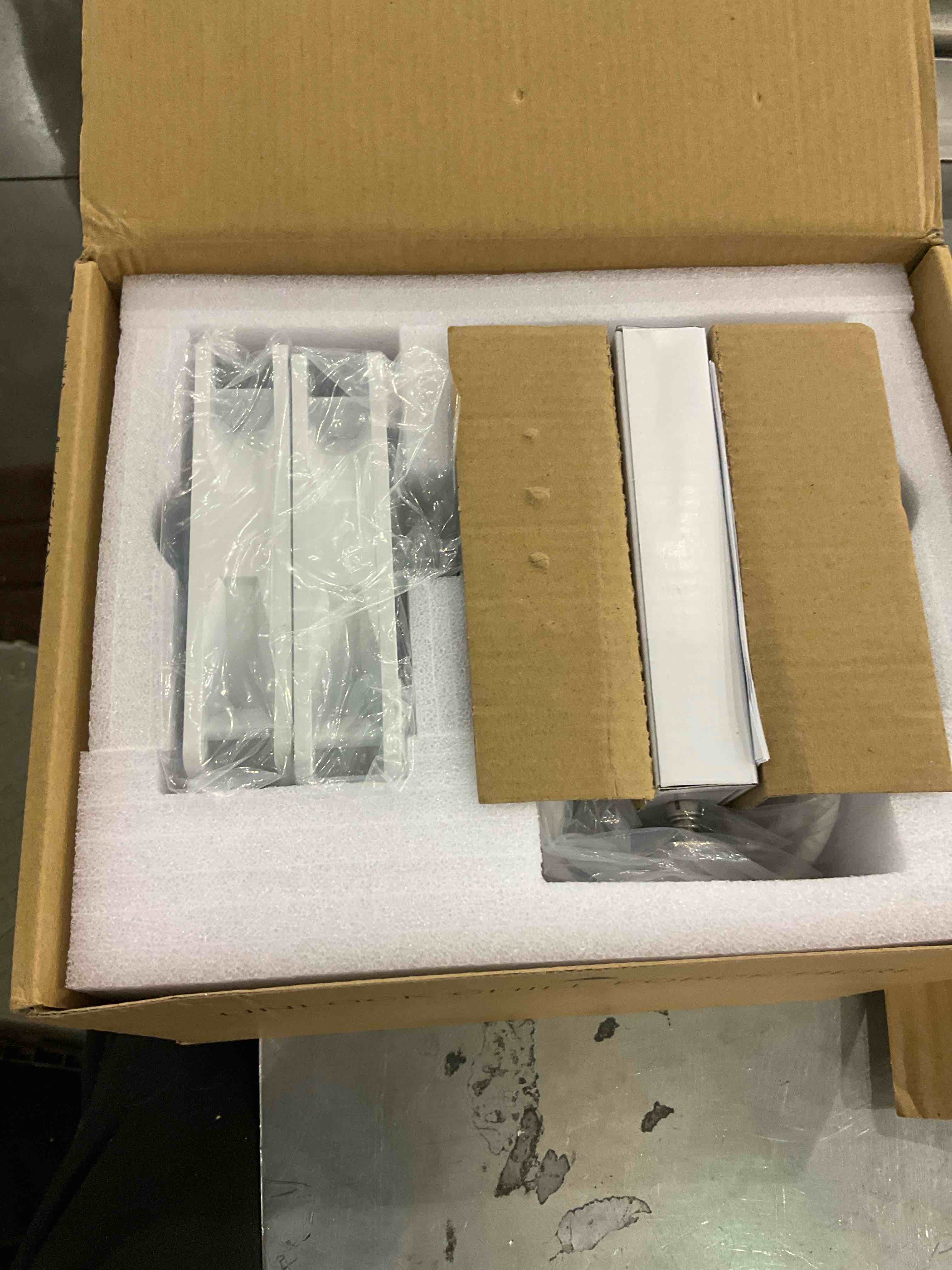 https://s3.amazonaws.com/lotting-images-prod/BargainHunt/EXS01048116_1708714185965.jpeg