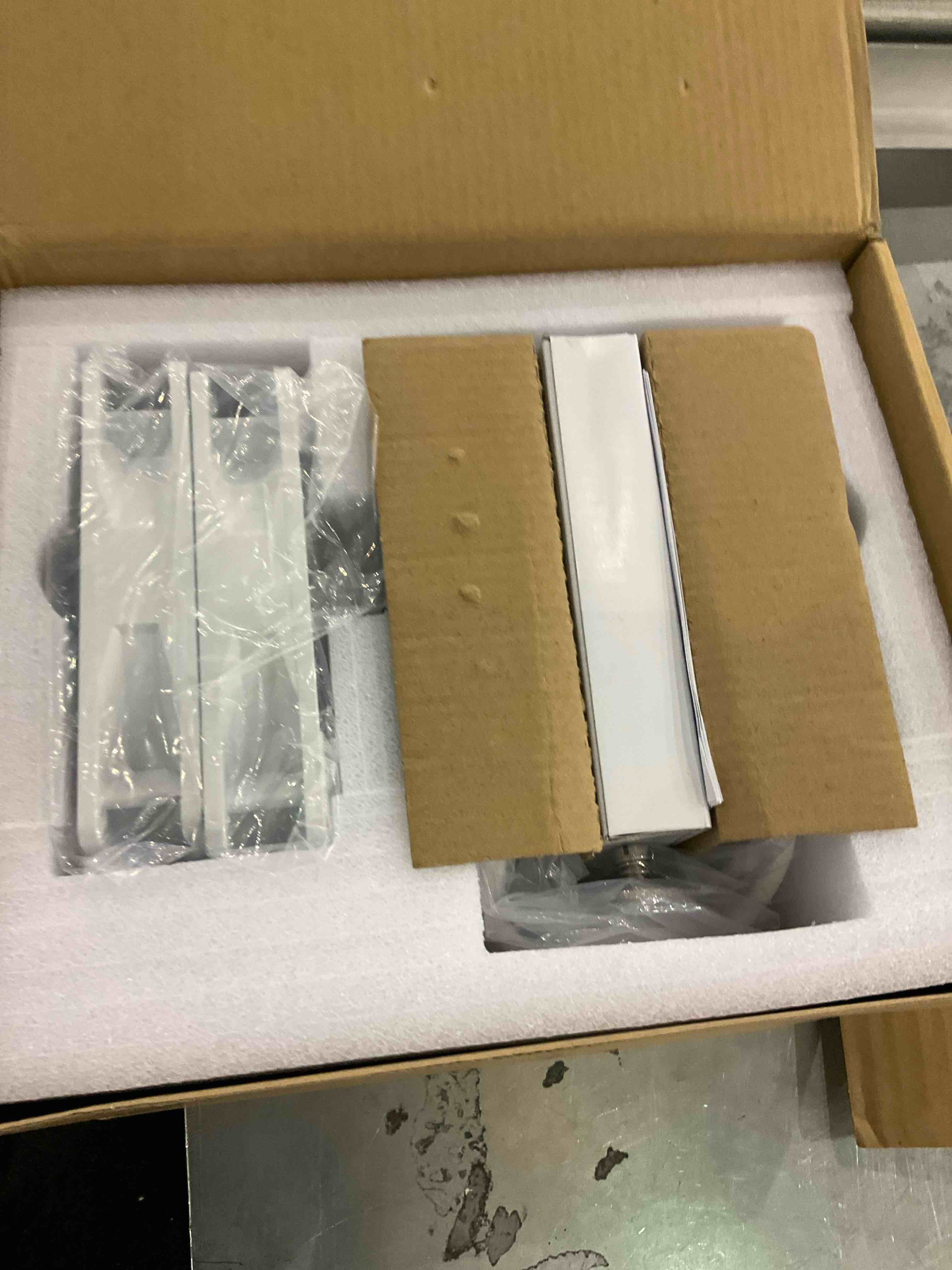 https://s3.amazonaws.com/lotting-images-prod/BargainHunt/EXS01048116_1708714187697.jpeg