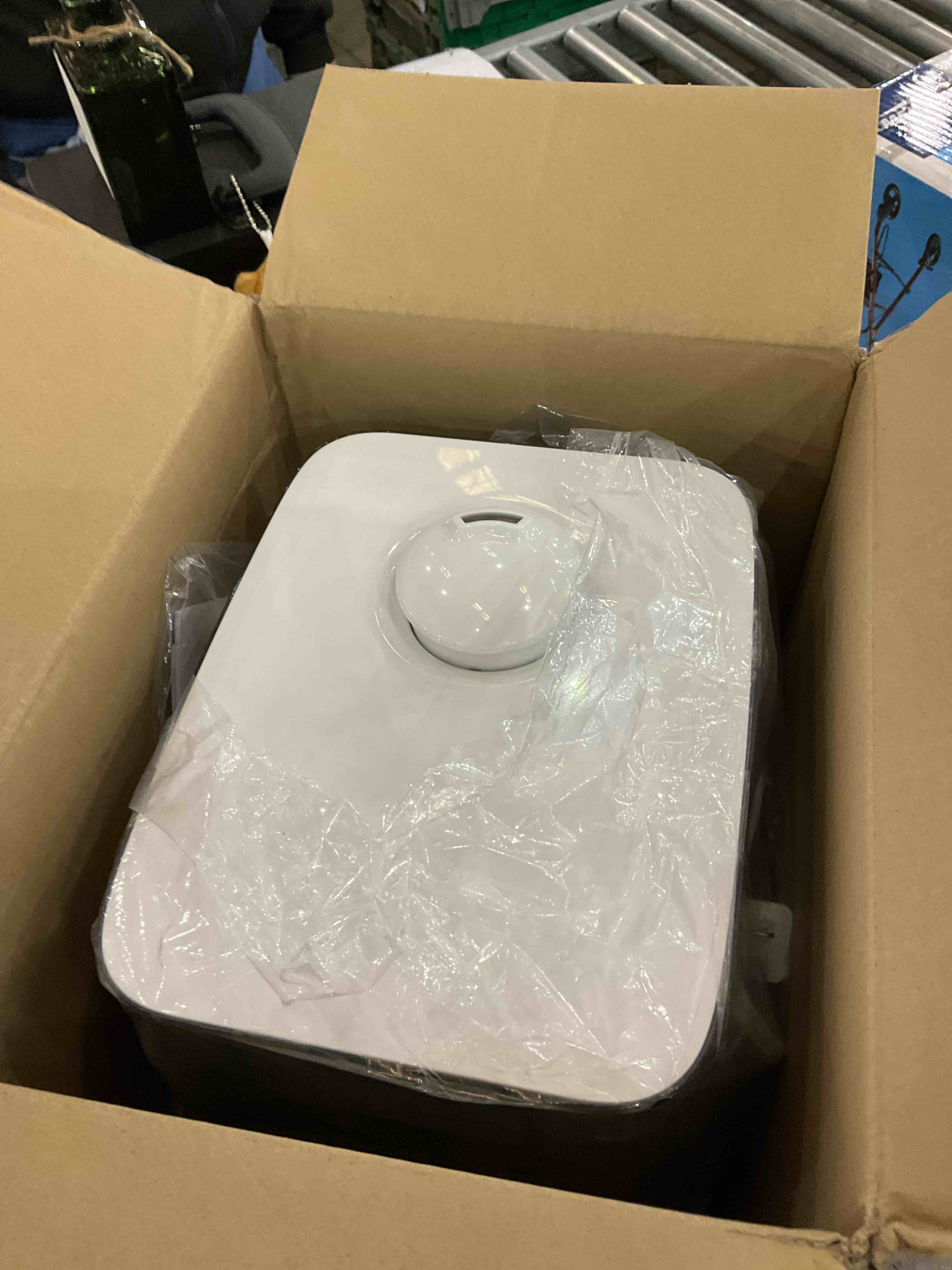 https://s3.amazonaws.com/lotting-images-prod/BargainHunt/EXS01048218_1709562904736.jpeg