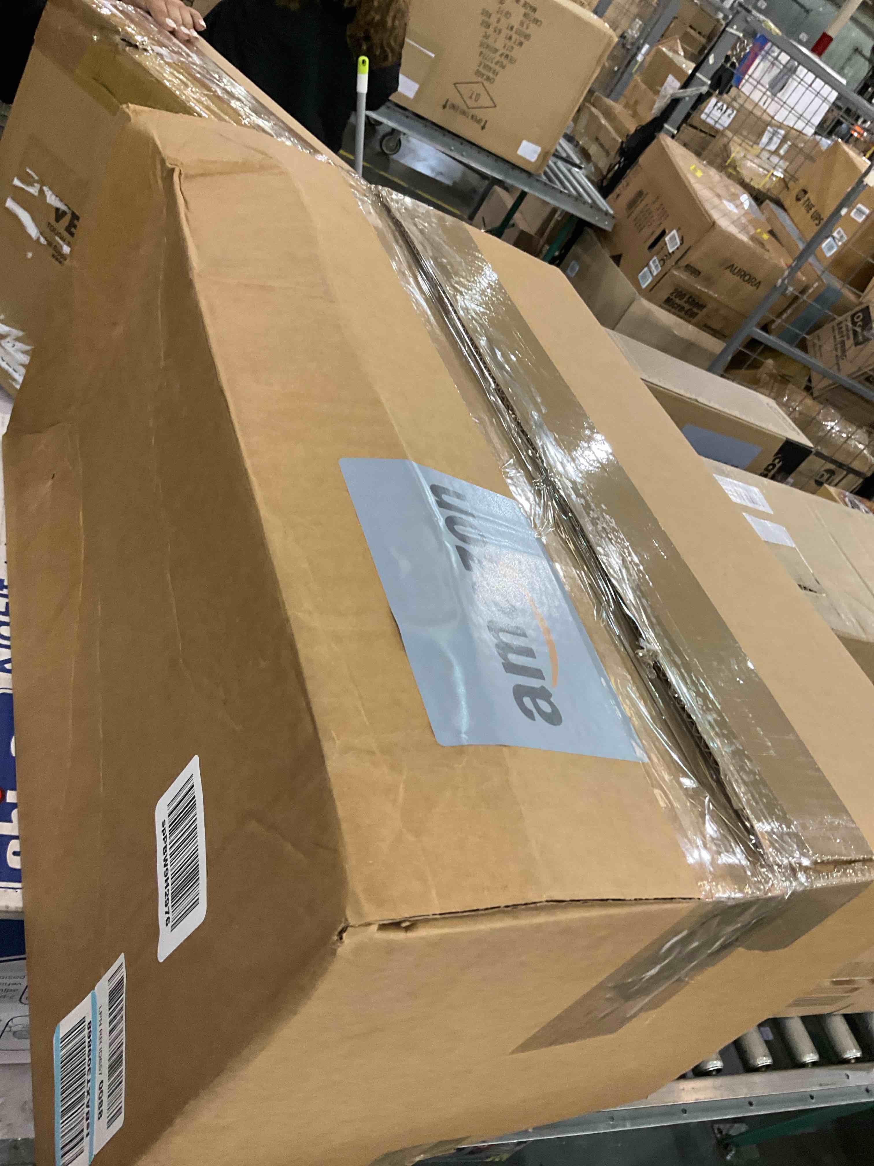 https://s3.amazonaws.com/lotting-images-prod/BargainHunt/EXS01048275_1709575511887.jpeg