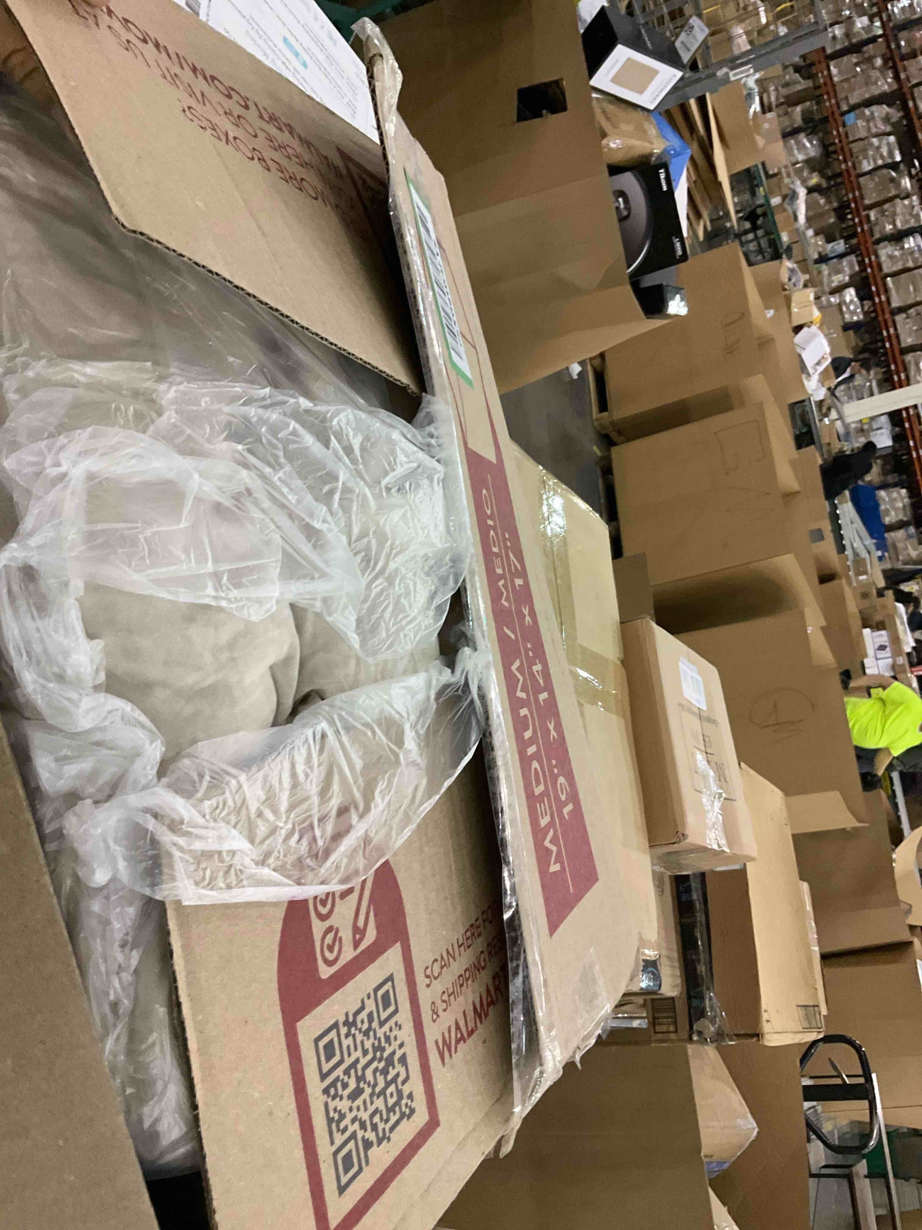 https://s3.amazonaws.com/lotting-images-prod/BargainHunt/EXS01048341_1709645325806.jpeg
