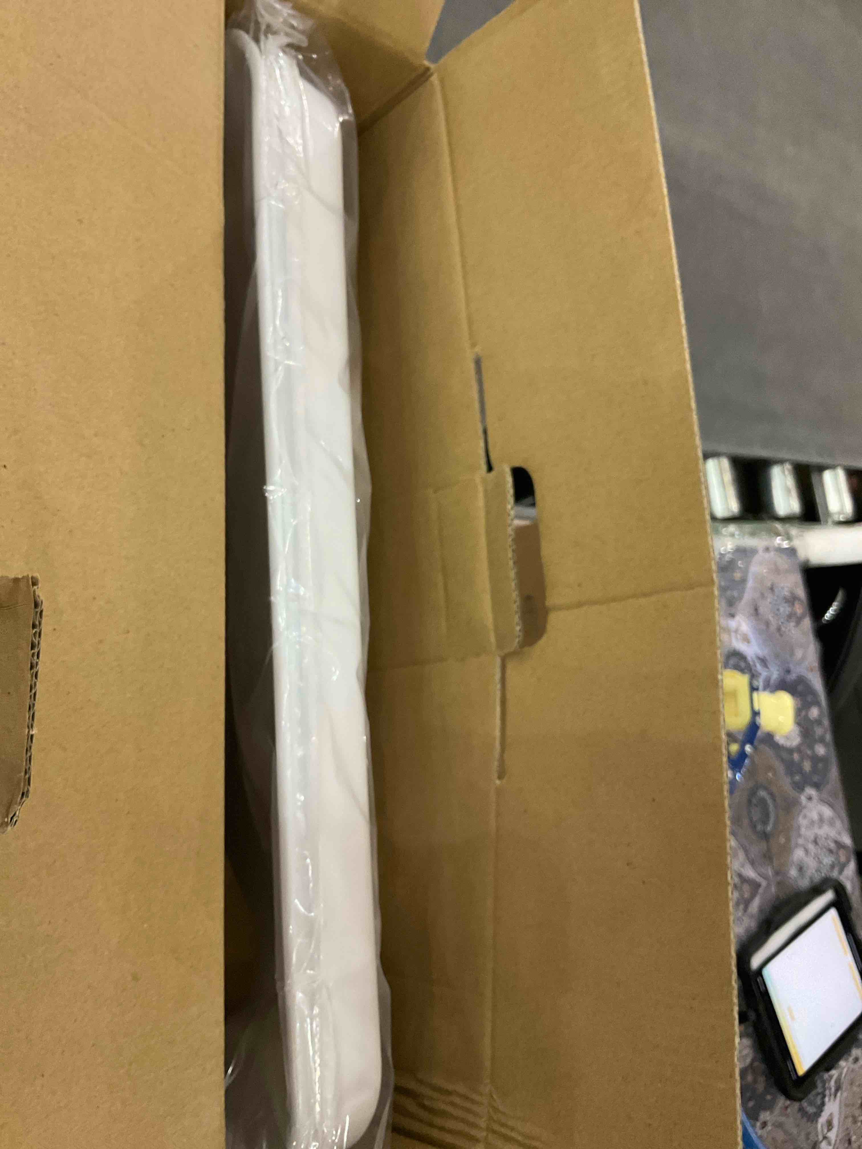 https://s3.amazonaws.com/lotting-images-prod/BargainHunt/EXS01048490_1709742898430.jpeg