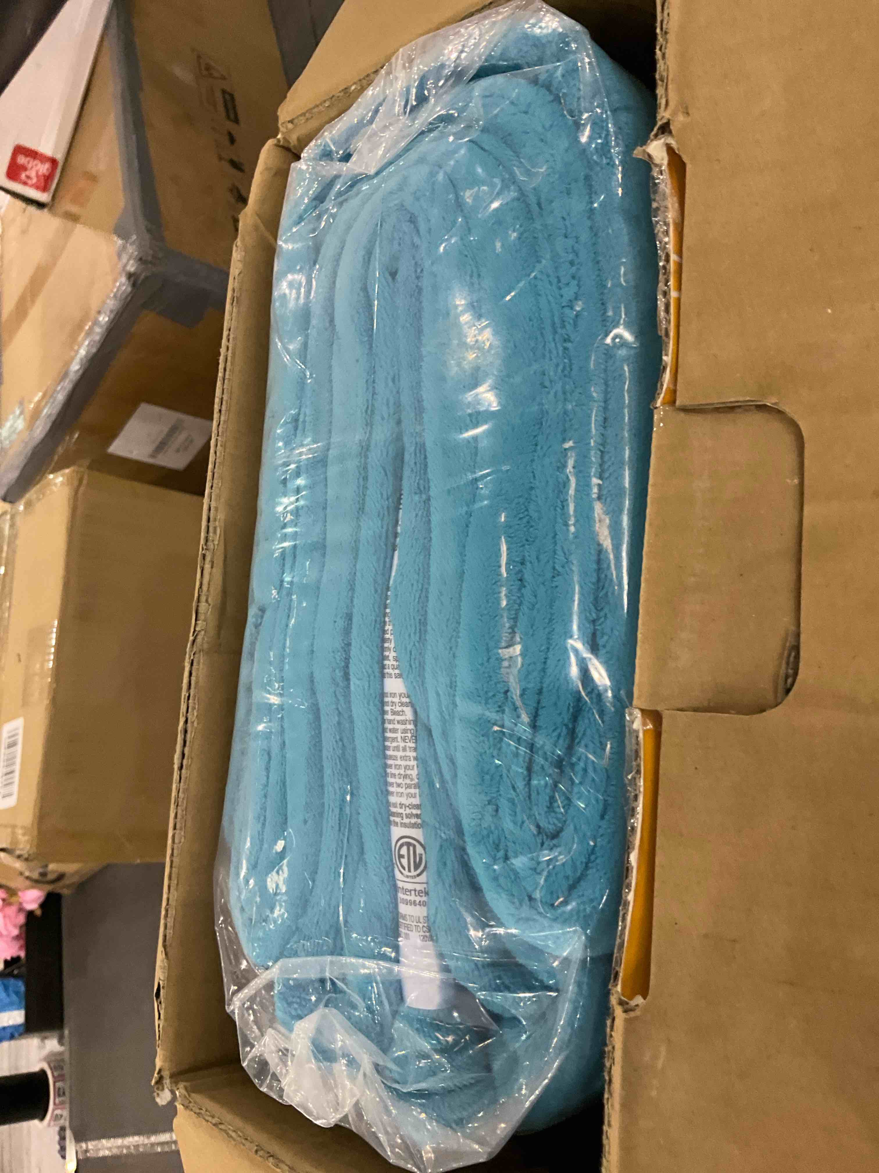 https://s3.amazonaws.com/lotting-images-prod/BargainHunt/EXS01048499_1709747338388.jpeg
