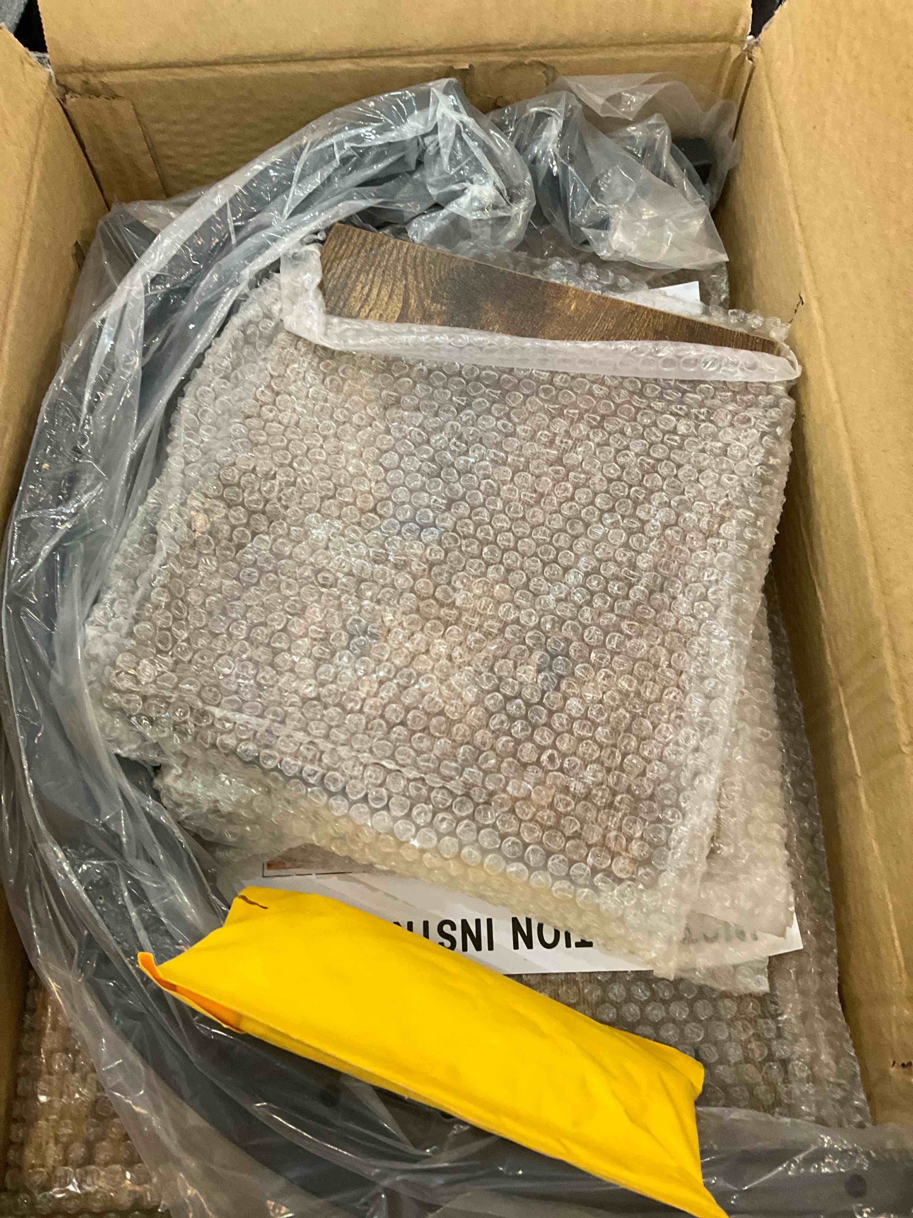 https://s3.amazonaws.com/lotting-images-prod/BargainHunt/EXS01049016_1707936167739.jpeg