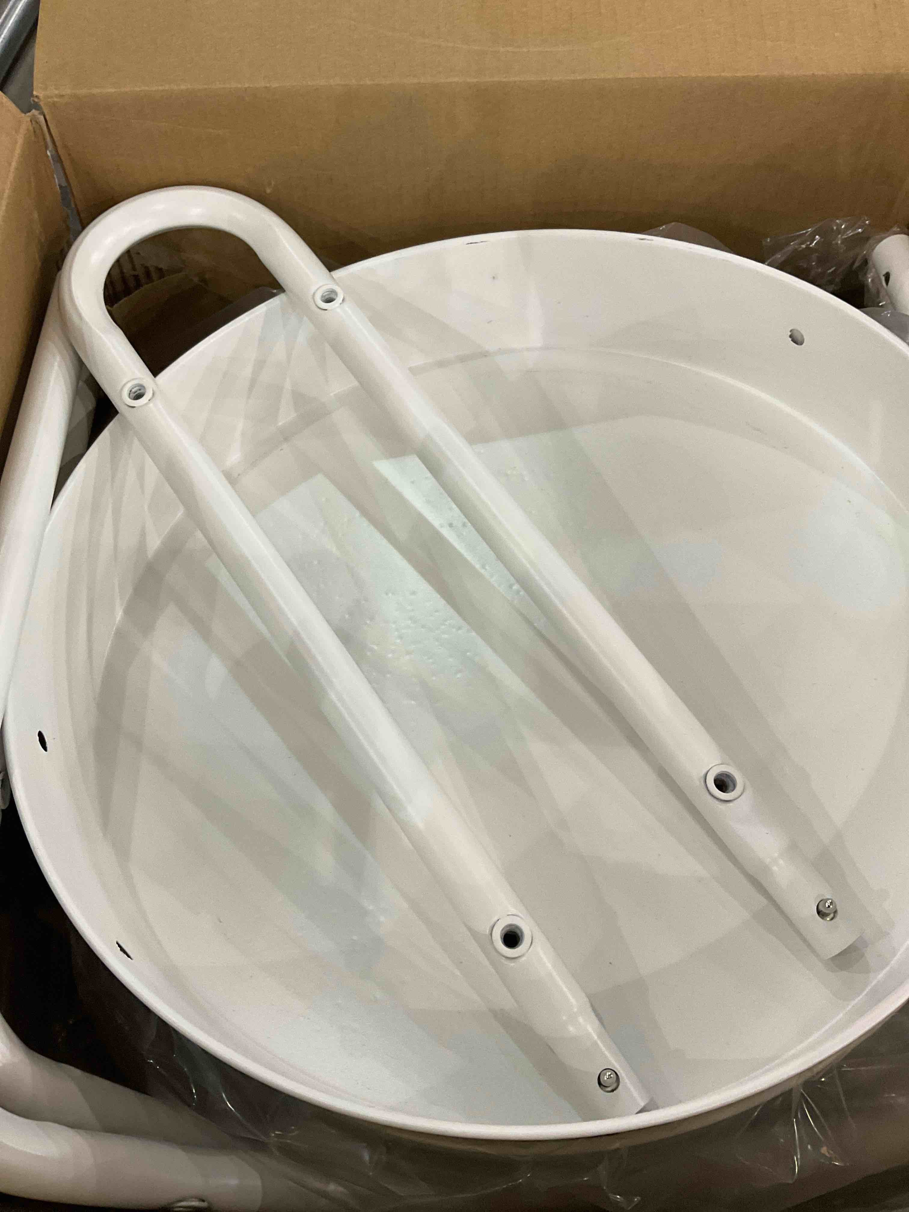 https://s3.amazonaws.com/lotting-images-prod/BargainHunt/EXS01049271_1708097676550.jpeg