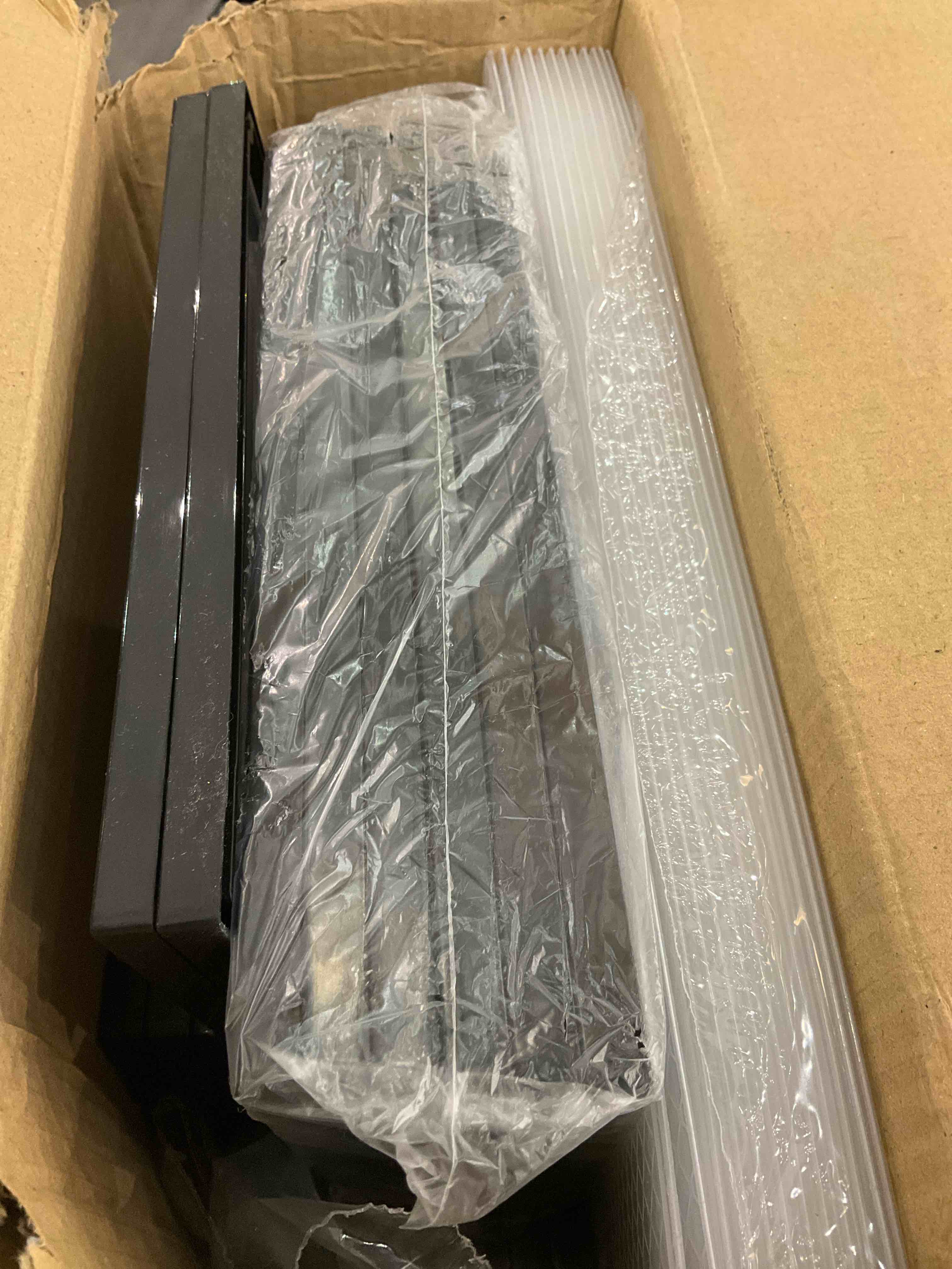 https://s3.amazonaws.com/lotting-images-prod/BargainHunt/EXS01049326_1708110893580.jpeg