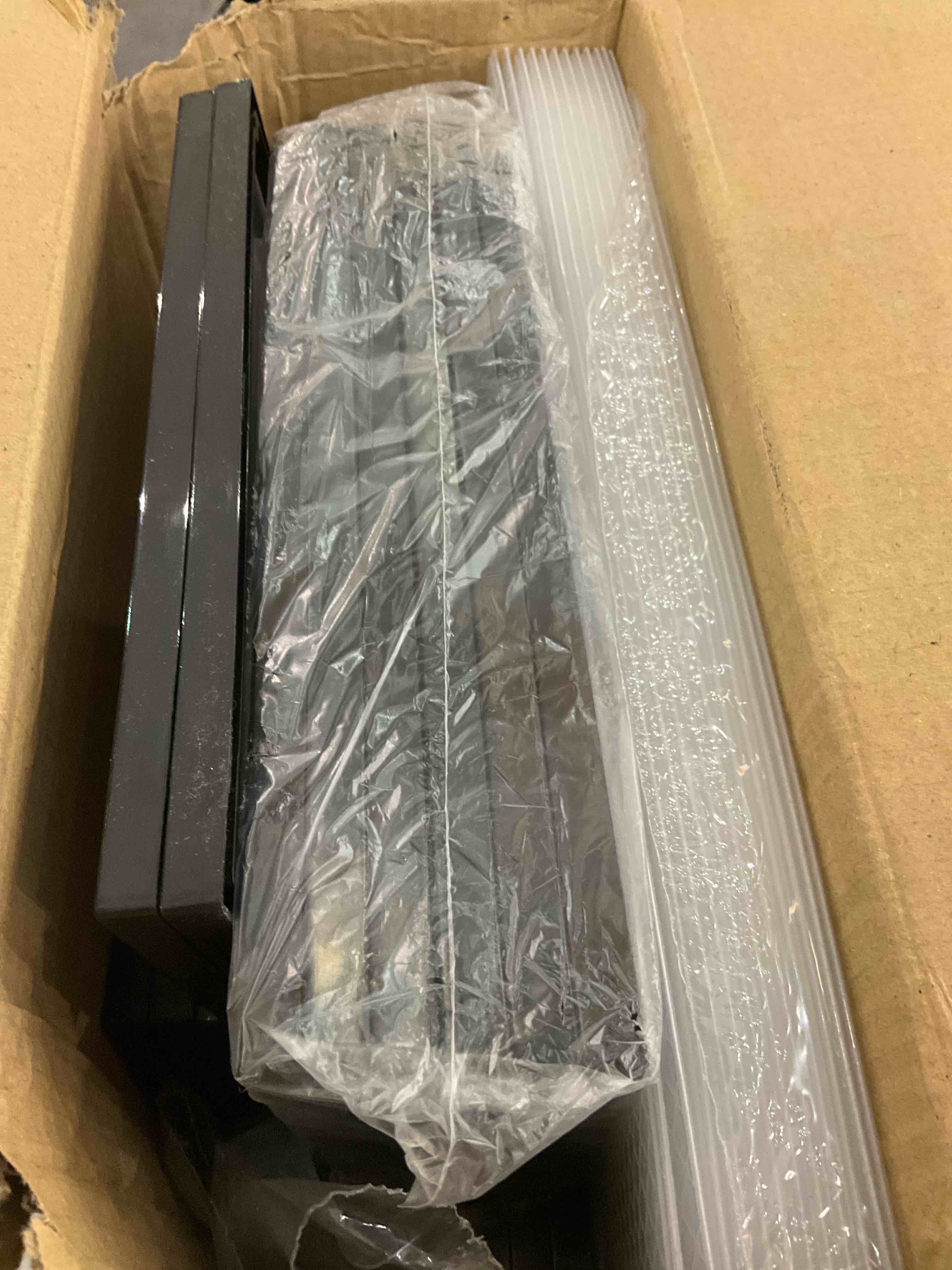 https://s3.amazonaws.com/lotting-images-prod/BargainHunt/EXS01049326_1708110894633.jpeg