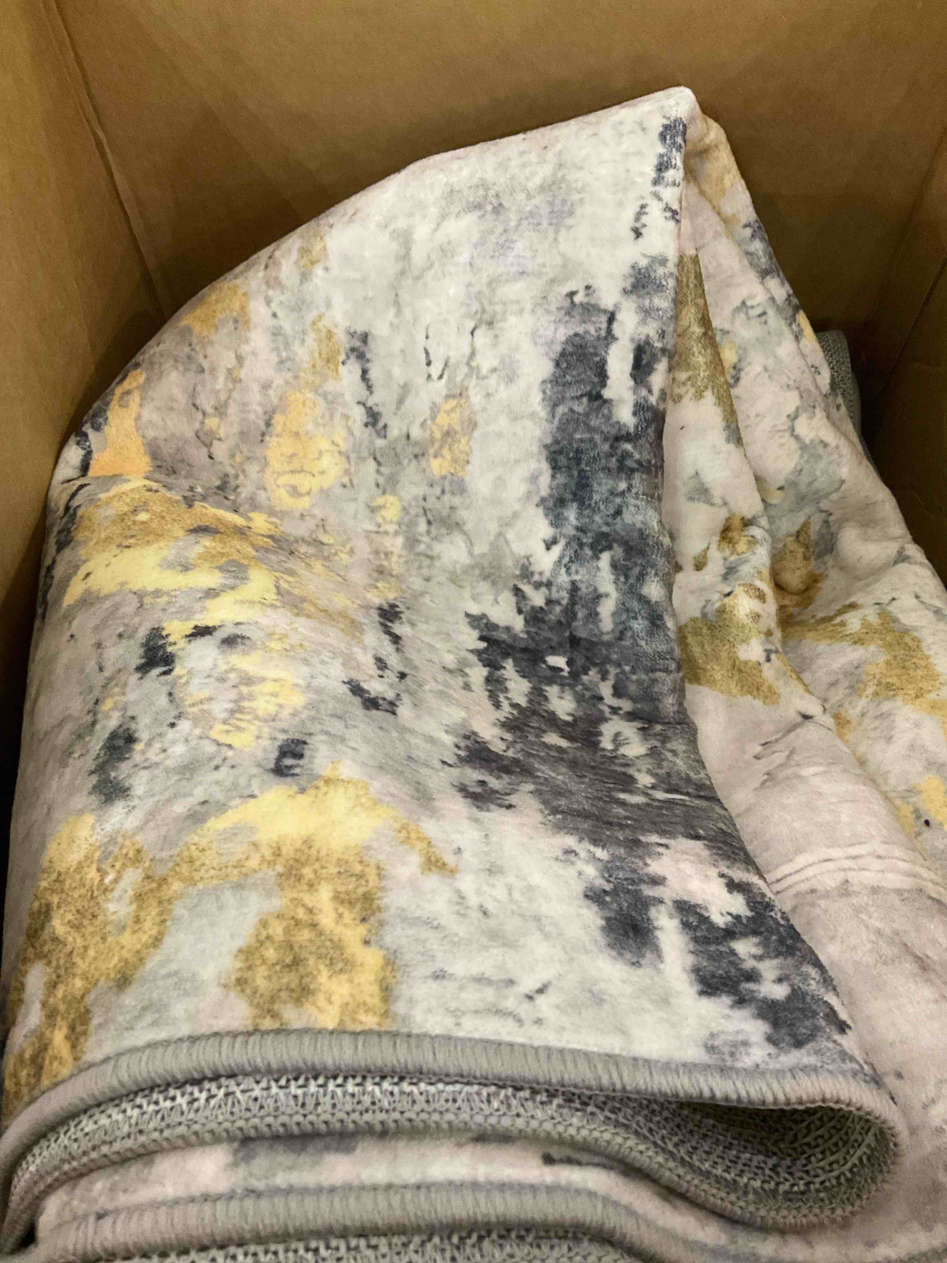 https://s3.amazonaws.com/lotting-images-prod/BargainHunt/EXS01049365_1708357528543.jpeg