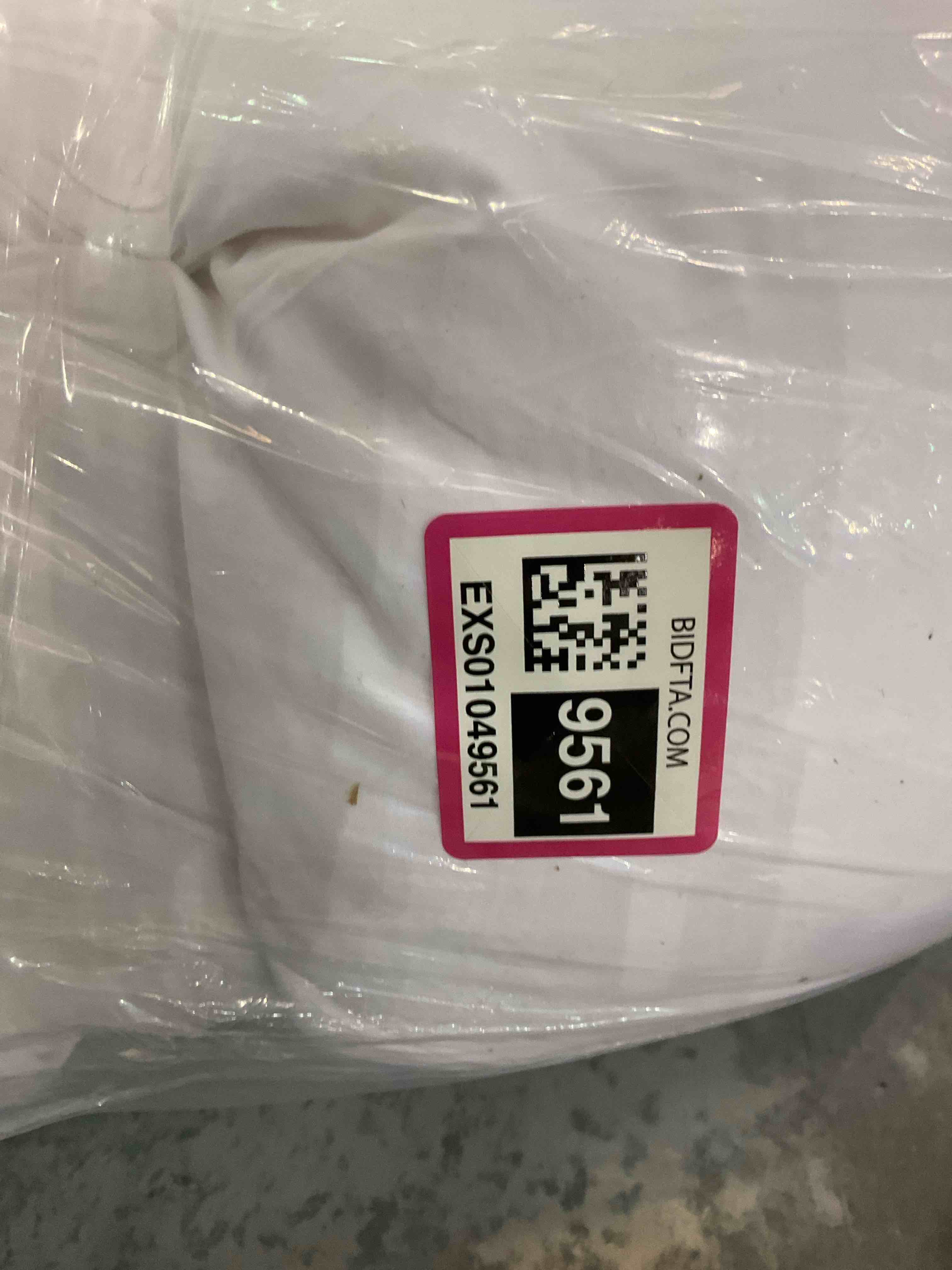 https://s3.amazonaws.com/lotting-images-prod/BargainHunt/EXS01049561_1707409162903.jpeg