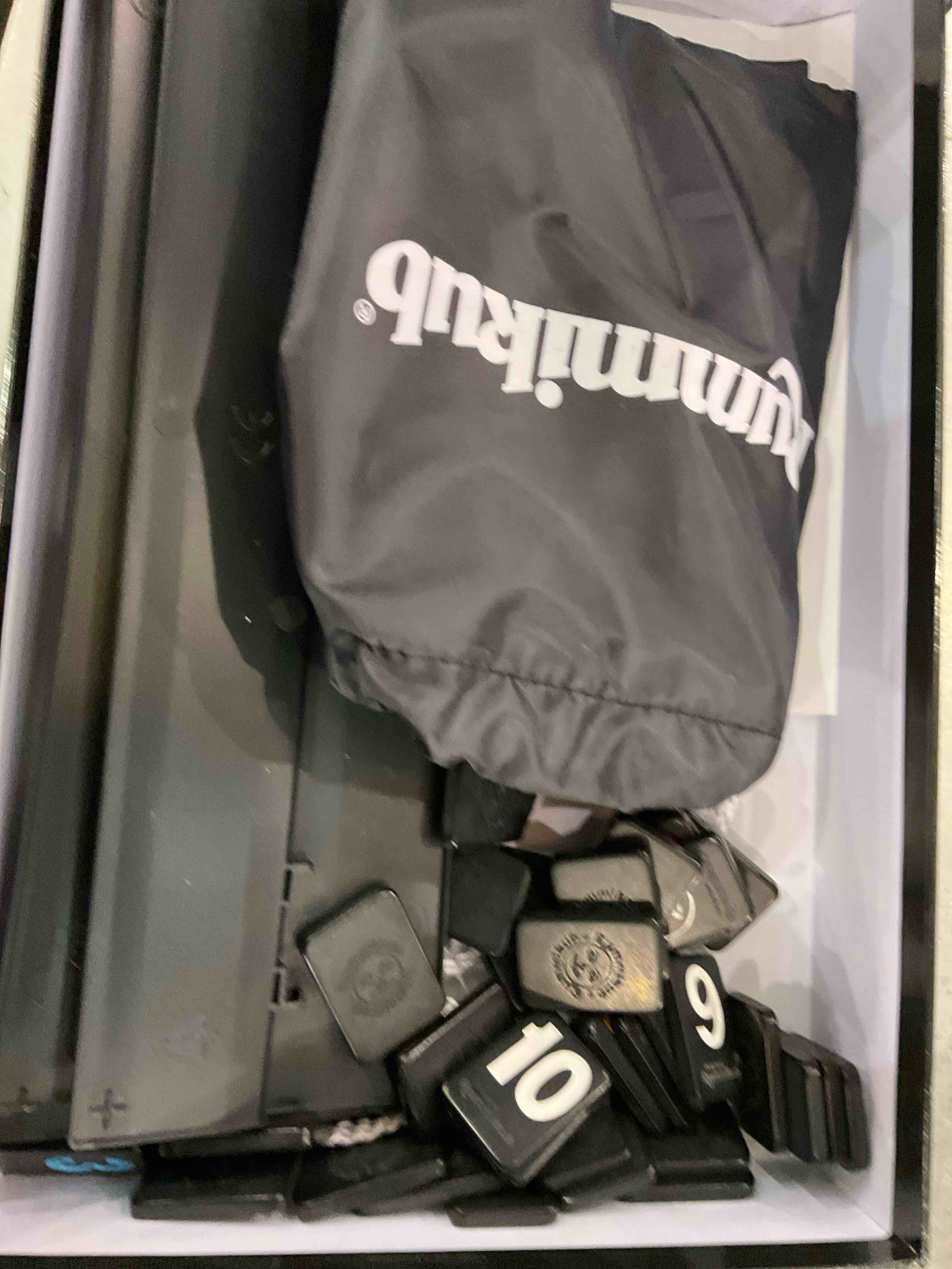 https://s3.amazonaws.com/lotting-images-prod/BargainHunt/EXS01049564_1707409393098.jpeg