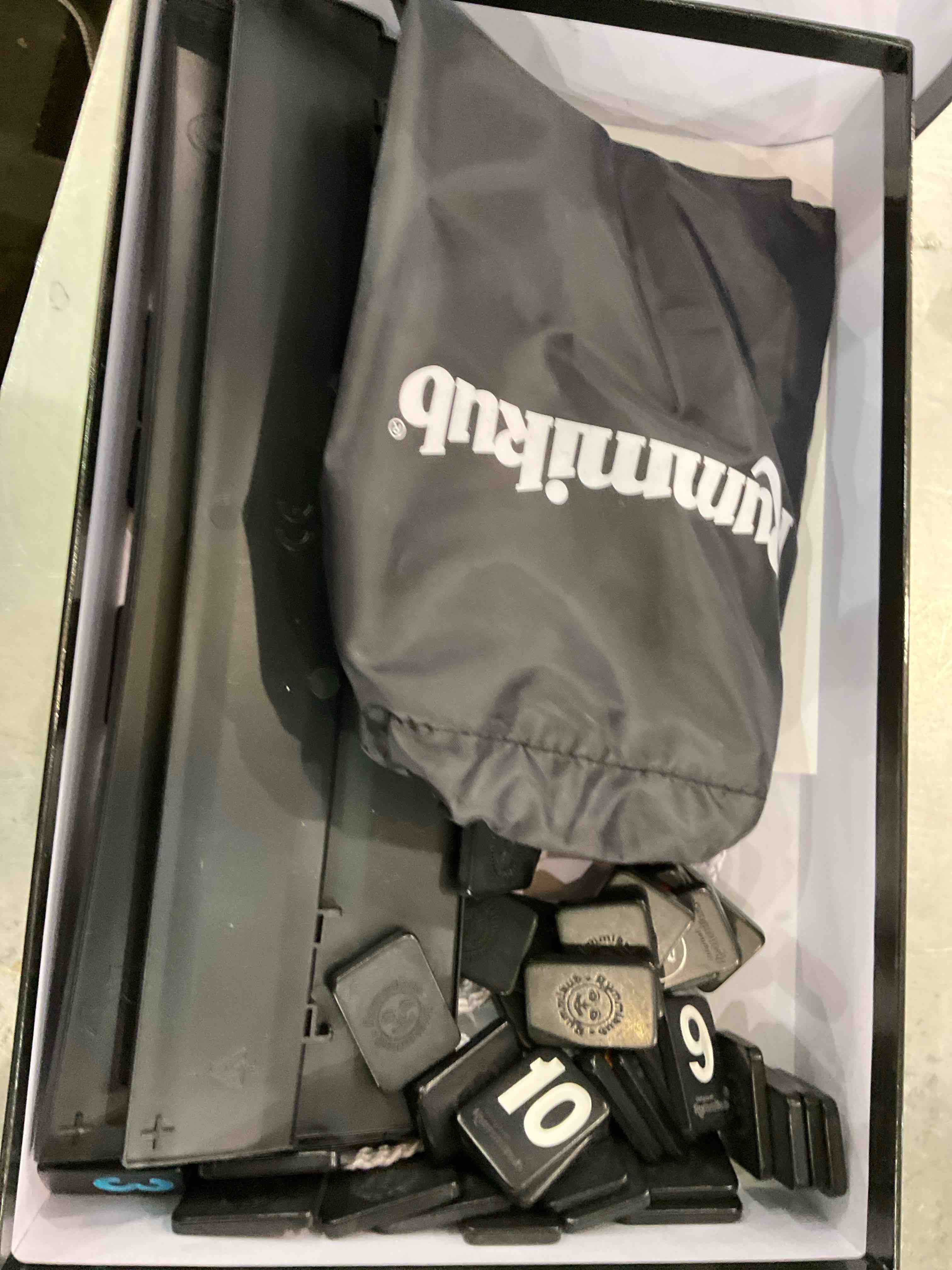 https://s3.amazonaws.com/lotting-images-prod/BargainHunt/EXS01049564_1707409394076.jpeg