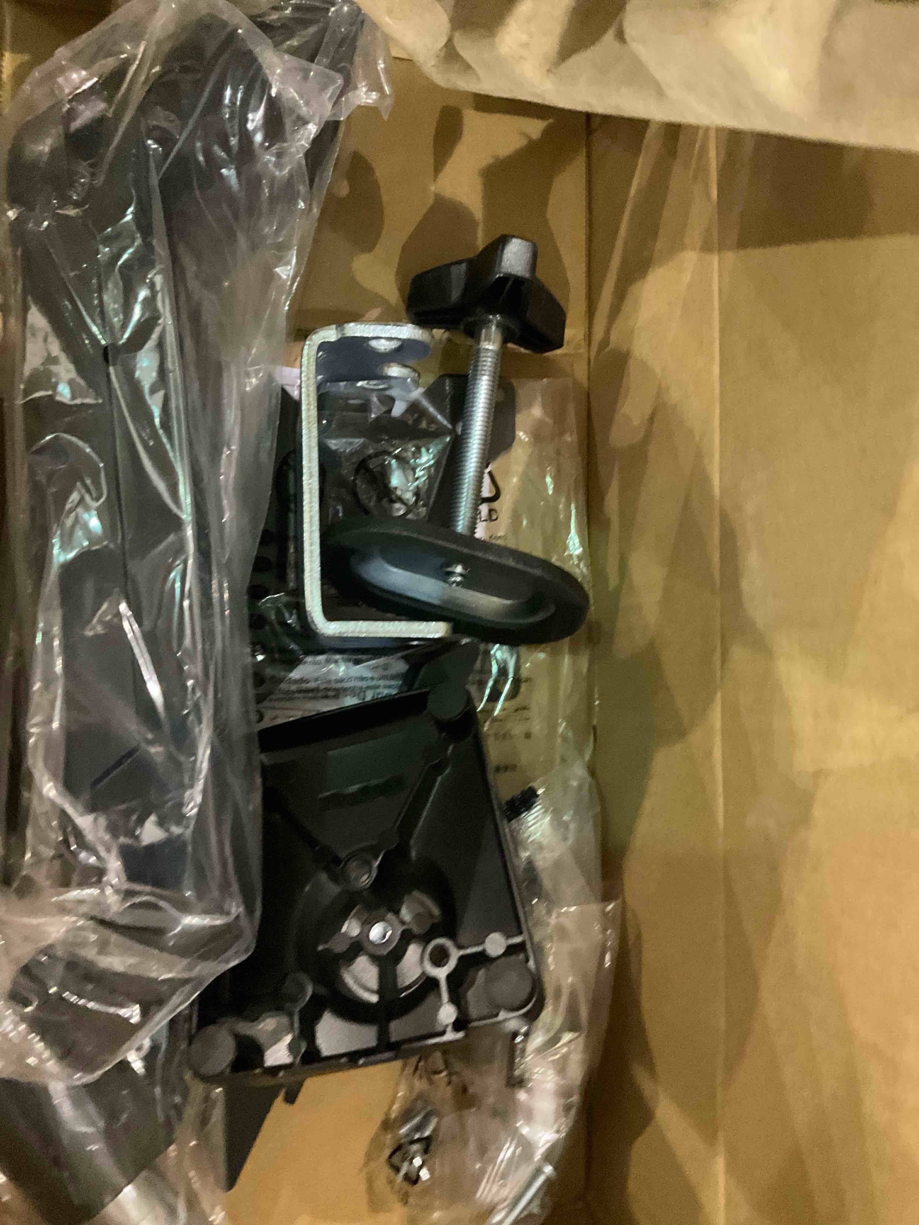 https://s3.amazonaws.com/lotting-images-prod/BargainHunt/EXS01049873_1707768670485.jpeg