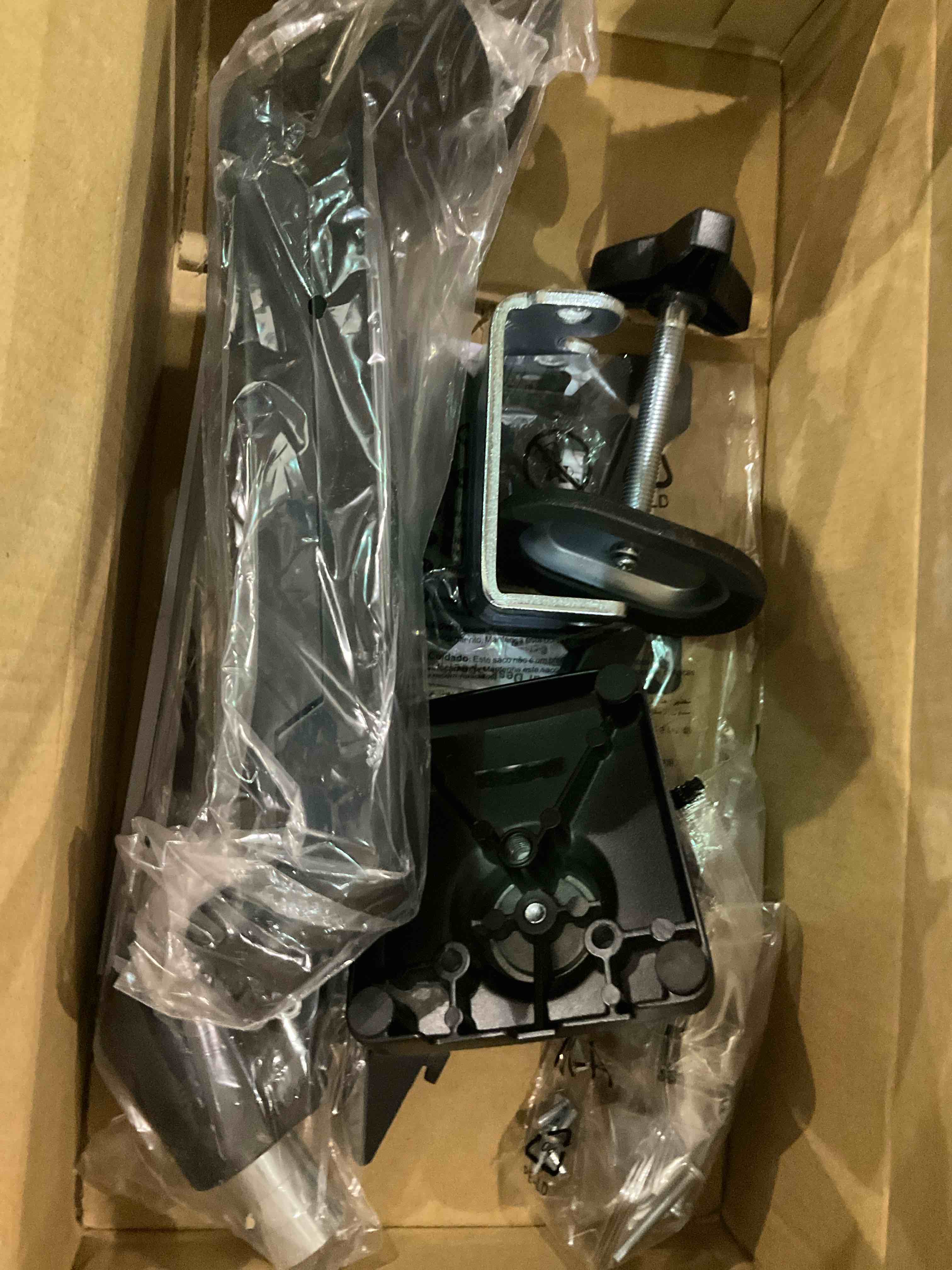 https://s3.amazonaws.com/lotting-images-prod/BargainHunt/EXS01049873_1707768672458.jpeg