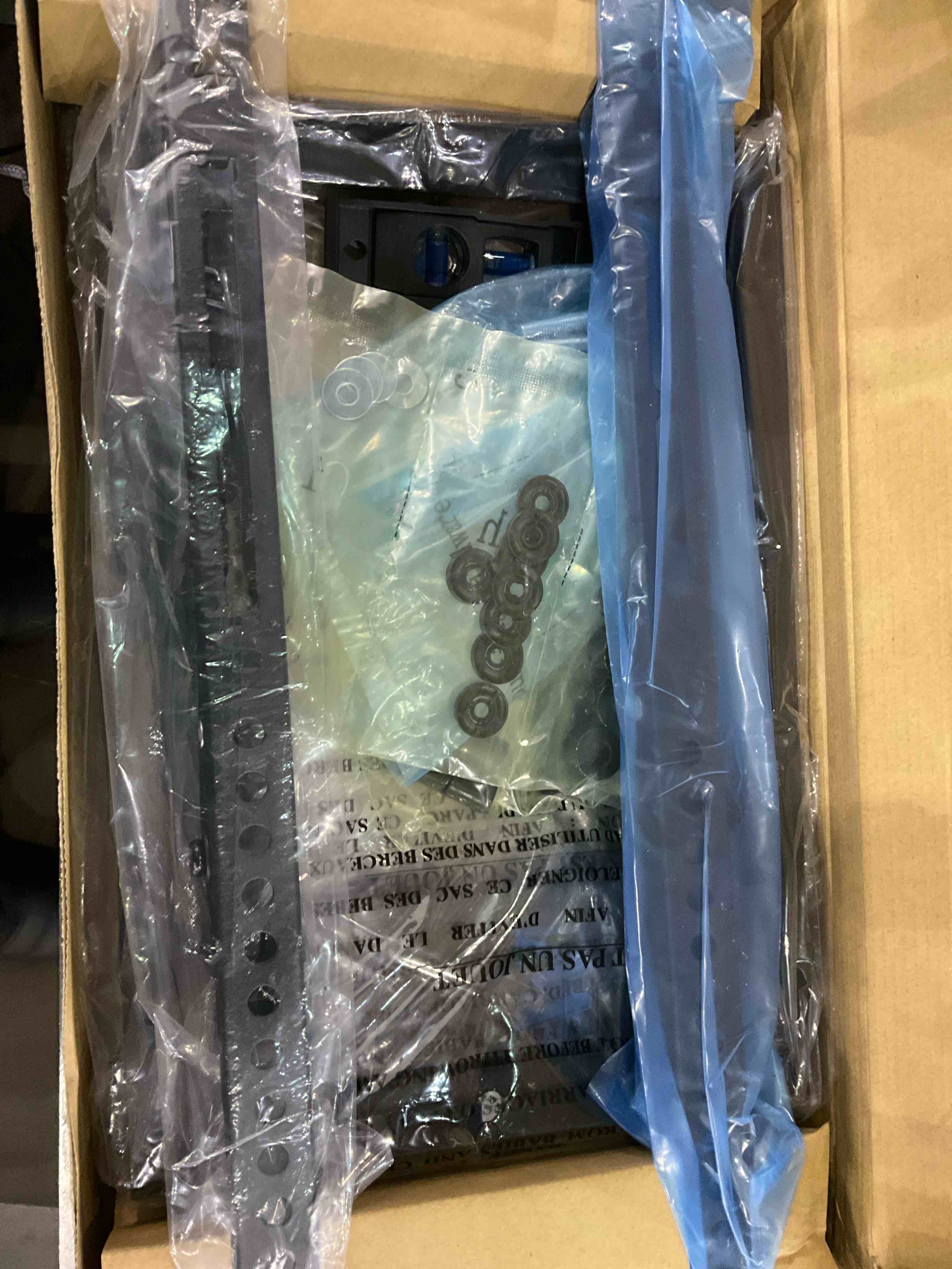 https://s3.amazonaws.com/lotting-images-prod/BargainHunt/EXS01049891_1707828451557.jpeg