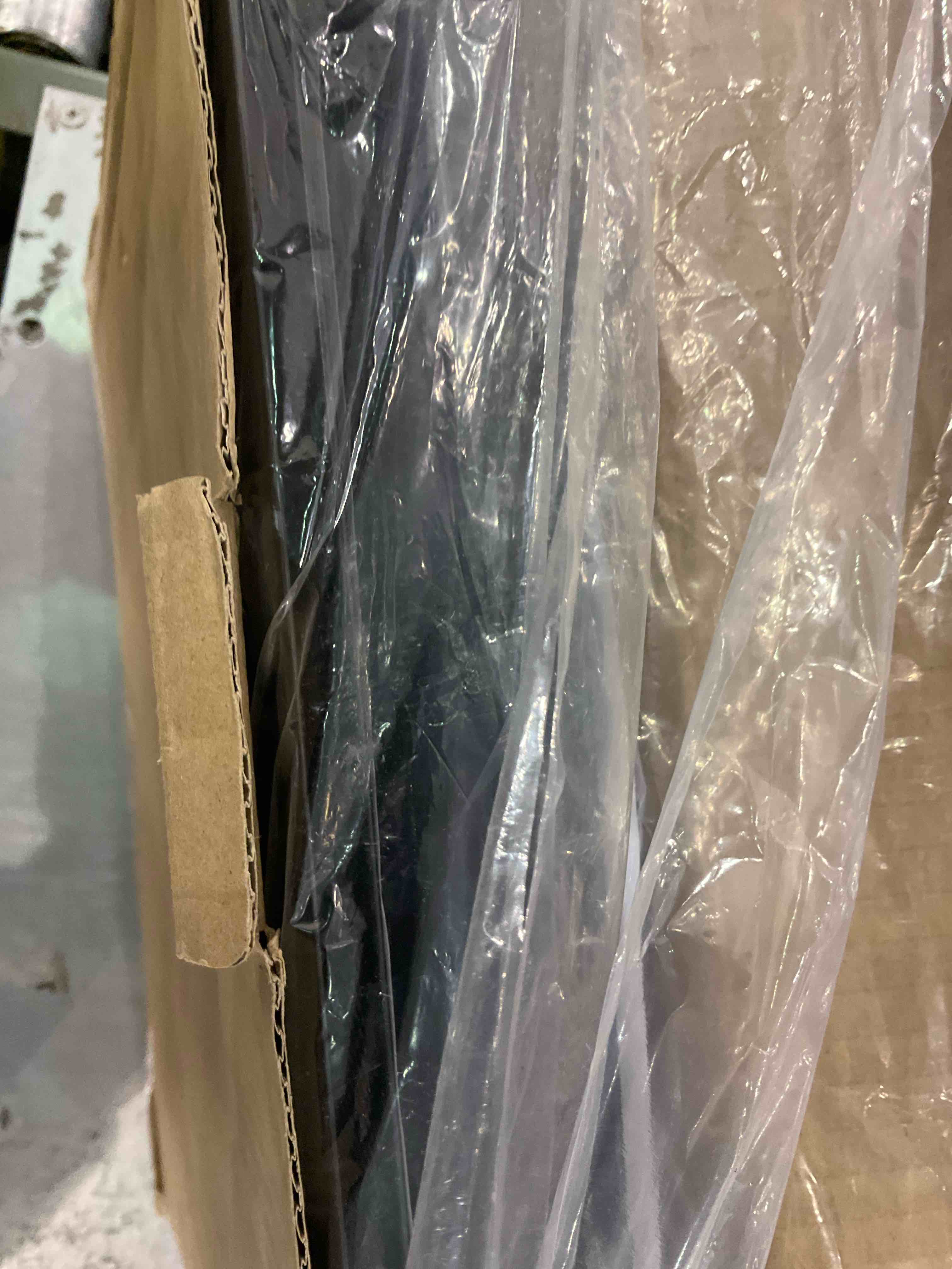 https://s3.amazonaws.com/lotting-images-prod/BargainHunt/EXS01049893_1707828654038.jpeg