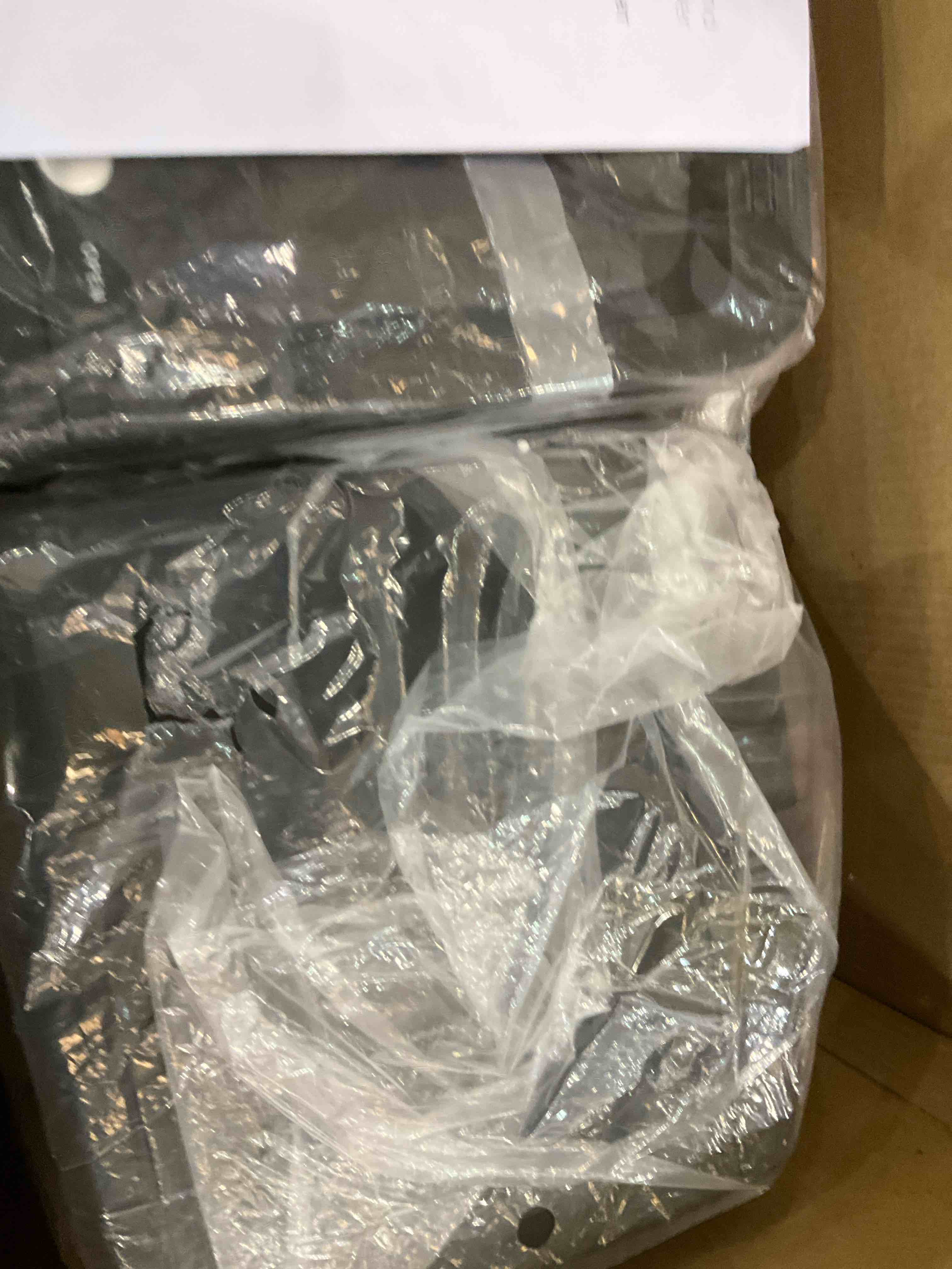 https://s3.amazonaws.com/lotting-images-prod/BargainHunt/EXS01049956_1707840113542.jpeg