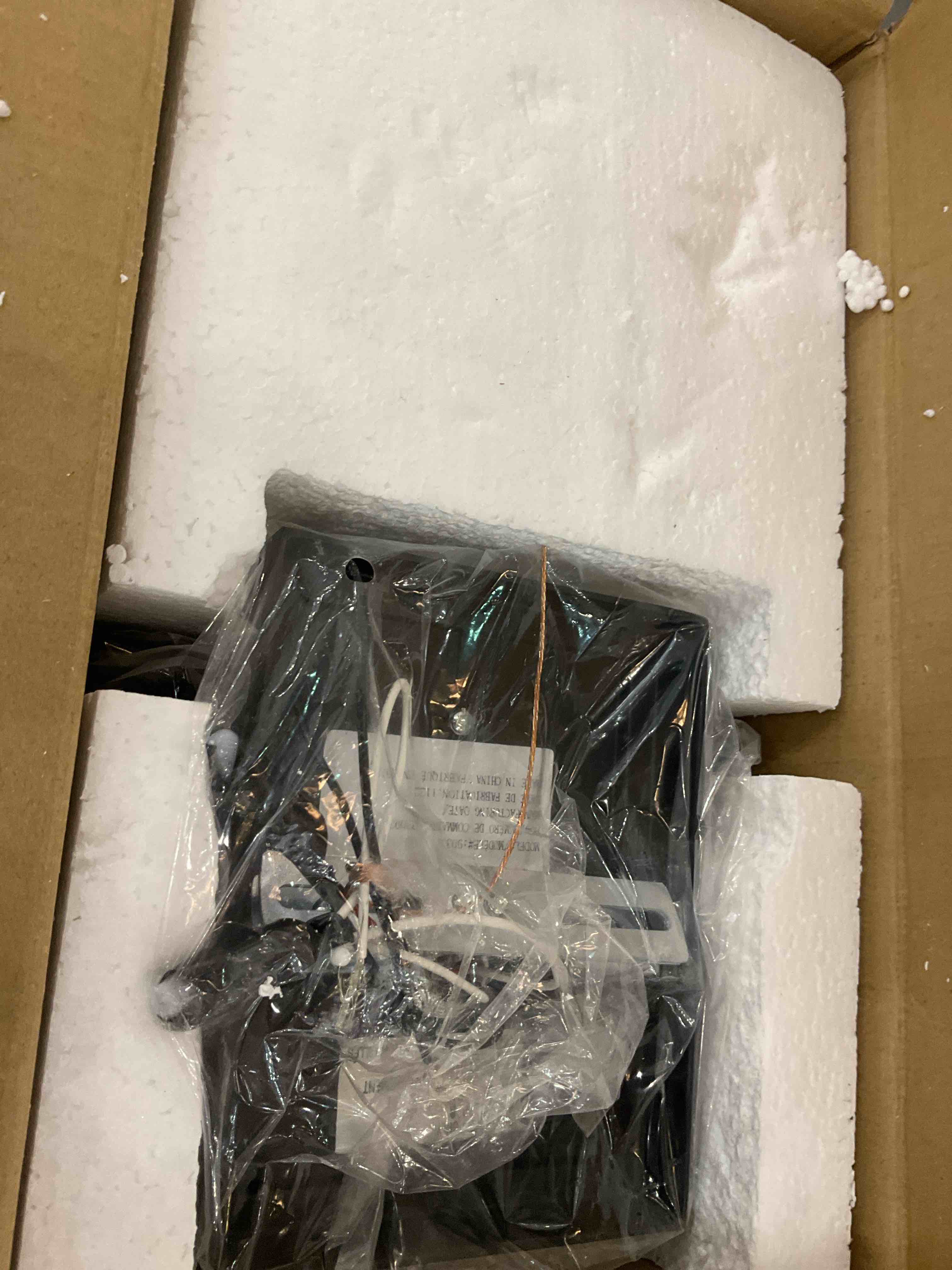 https://s3.amazonaws.com/lotting-images-prod/BargainHunt/EXS01049990_1707852866978.jpeg