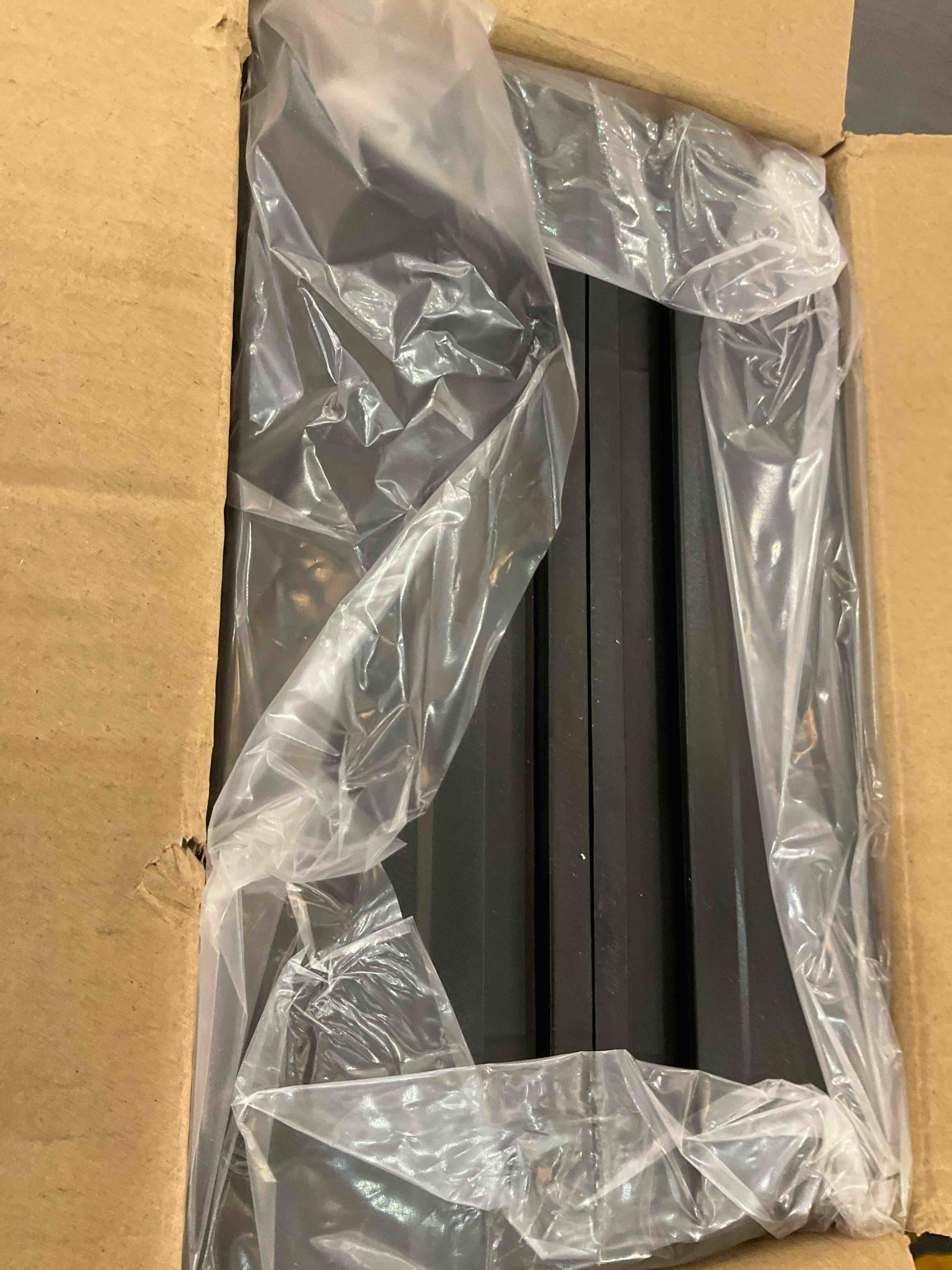 https://s3.amazonaws.com/lotting-images-prod/BargainHunt/EXS01049993_1707853193490.jpeg