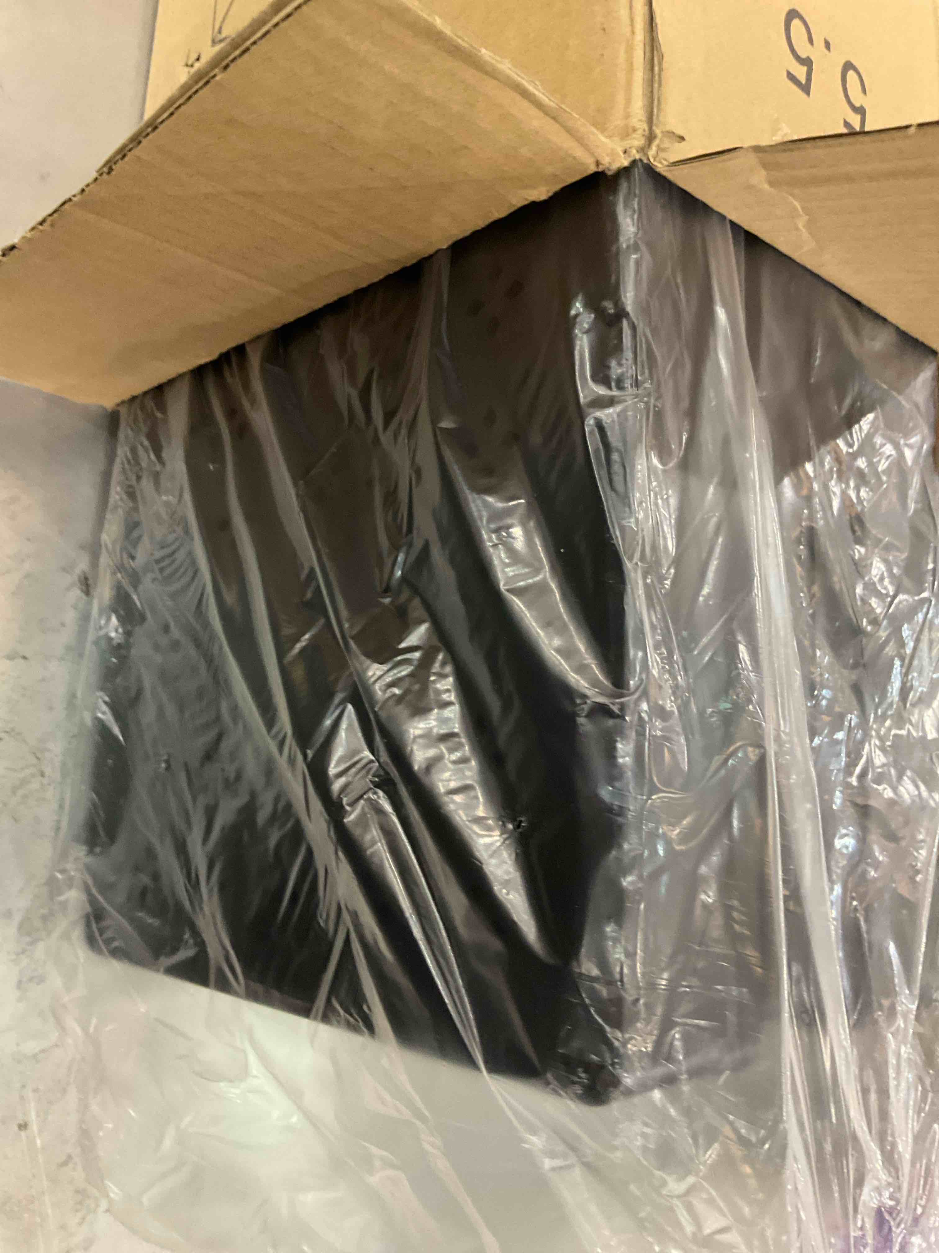 https://s3.amazonaws.com/lotting-images-prod/BargainHunt/EXS01049993_1707853207855.jpeg