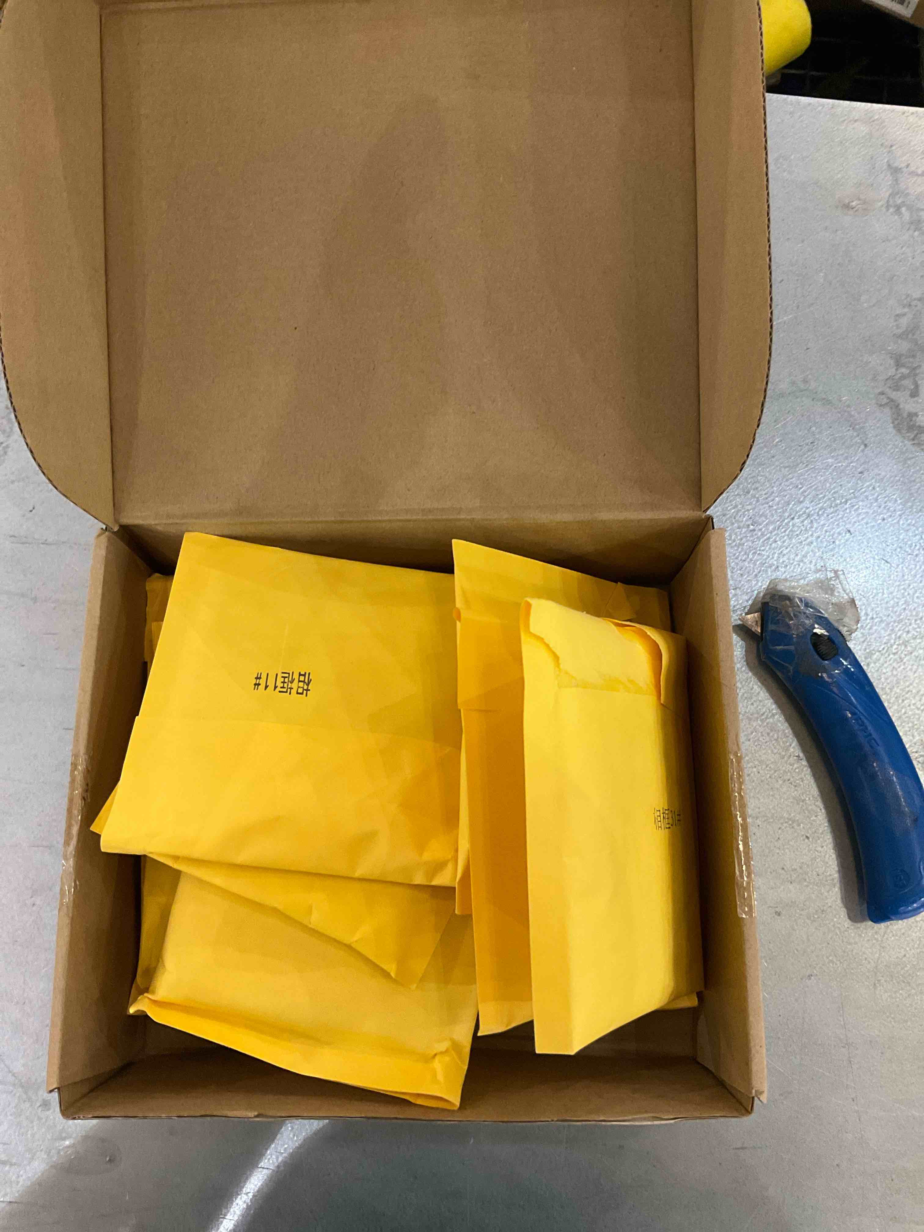 https://s3.amazonaws.com/lotting-images-prod/BargainHunt/EXS01054437_1706898894883.jpeg