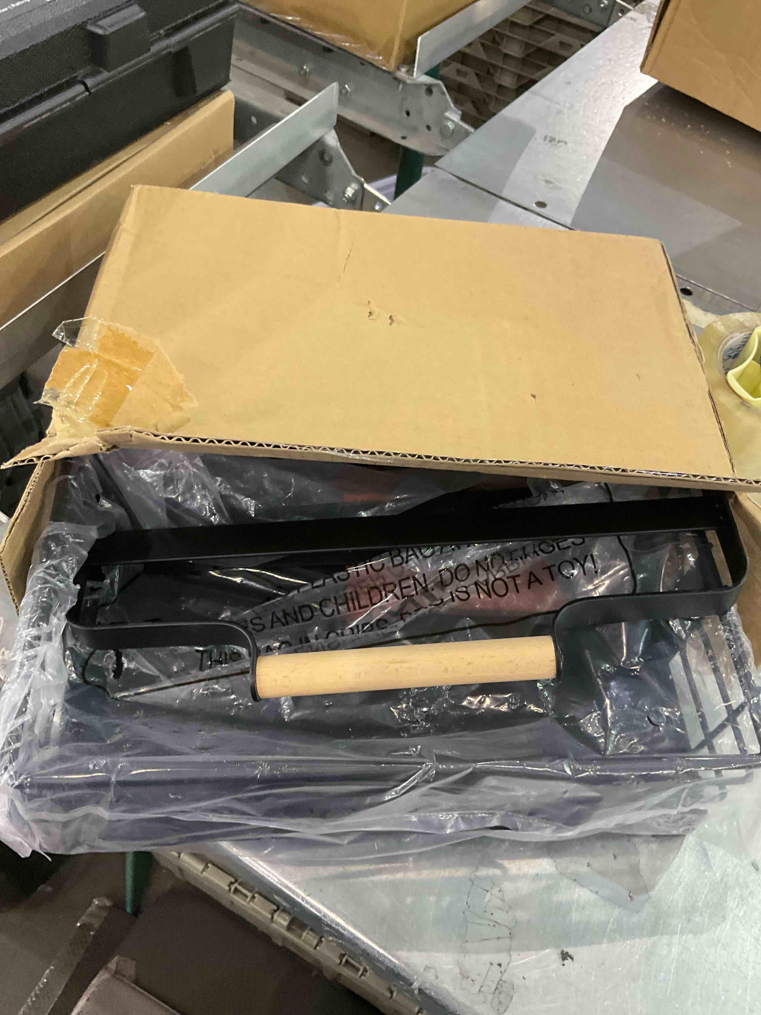 https://s3.amazonaws.com/lotting-images-prod/BargainHunt/EXS01060127_1707308412437.jpeg