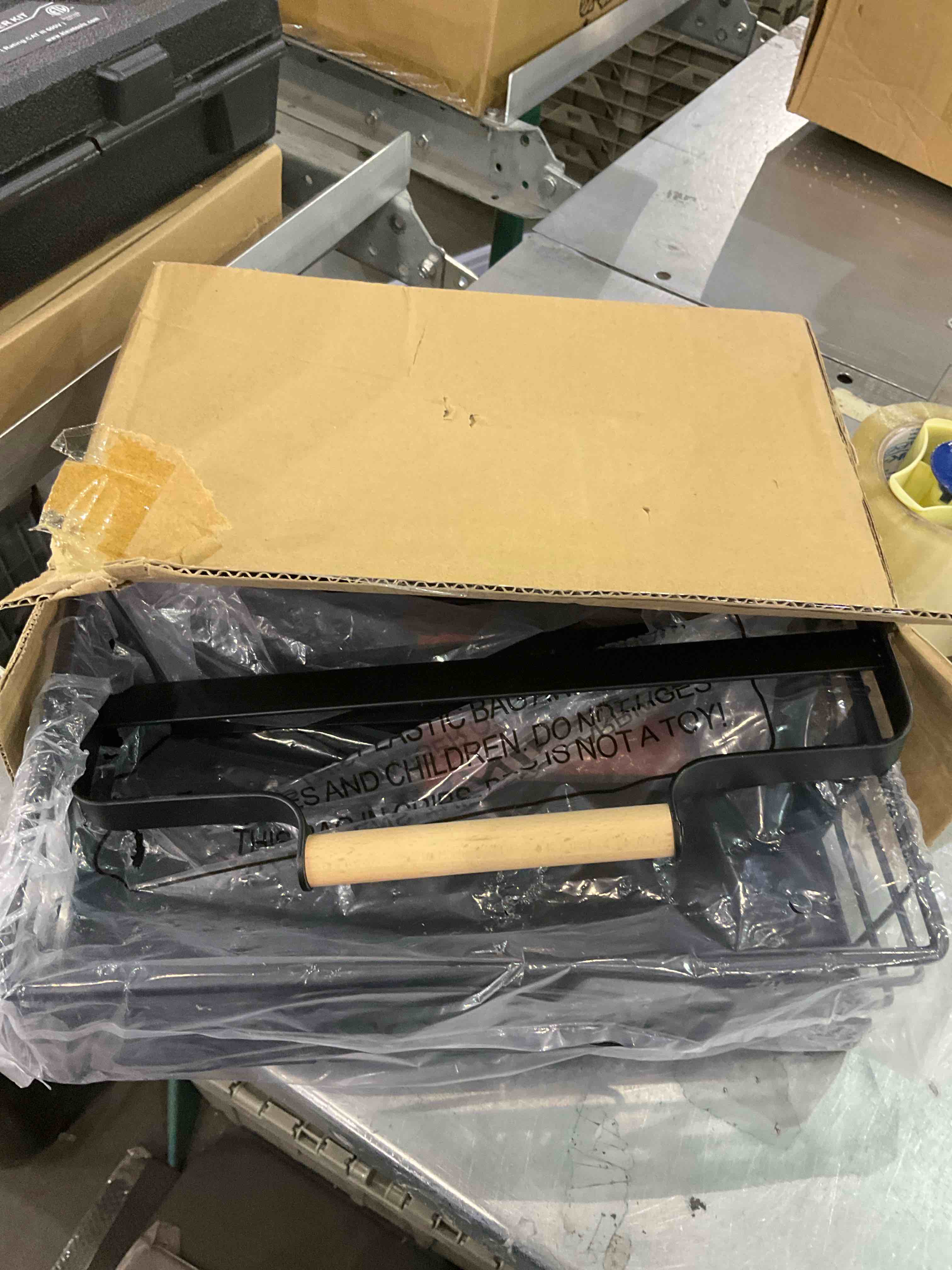 https://s3.amazonaws.com/lotting-images-prod/BargainHunt/EXS01060127_1707308413540.jpeg