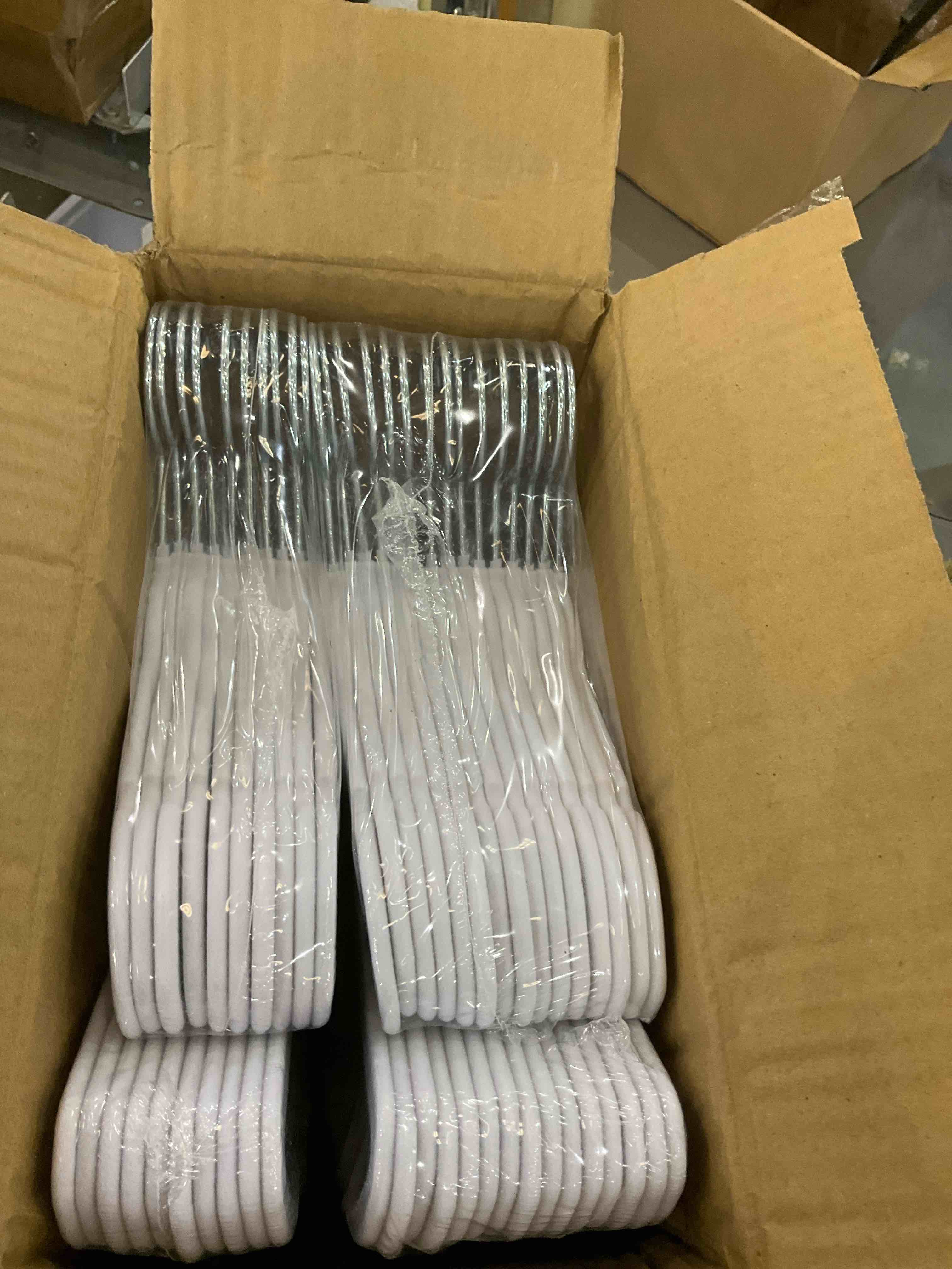 https://s3.amazonaws.com/lotting-images-prod/BargainHunt/EXS01060406_1707415646687.jpeg