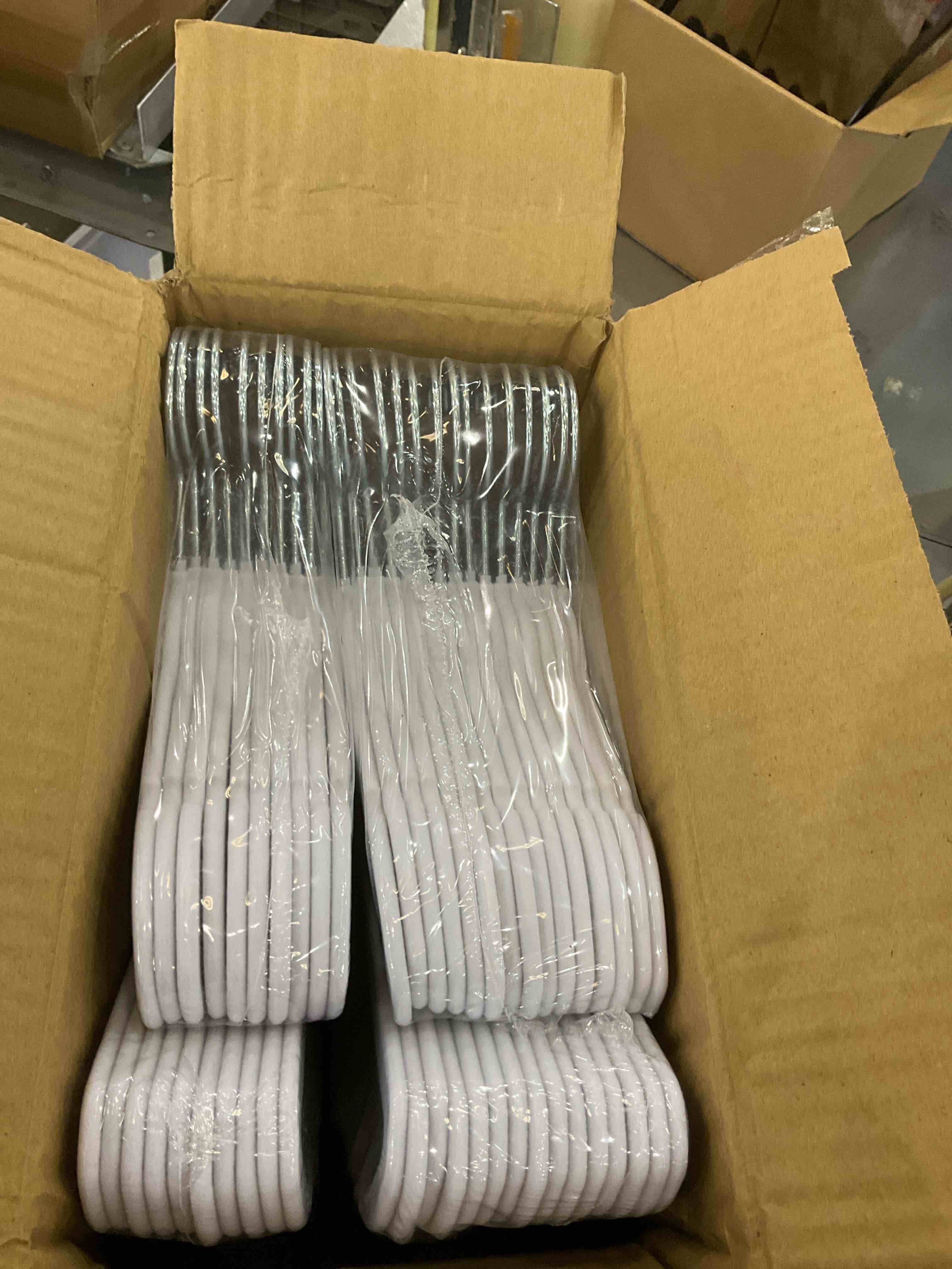 https://s3.amazonaws.com/lotting-images-prod/BargainHunt/EXS01060406_1707415647965.jpeg