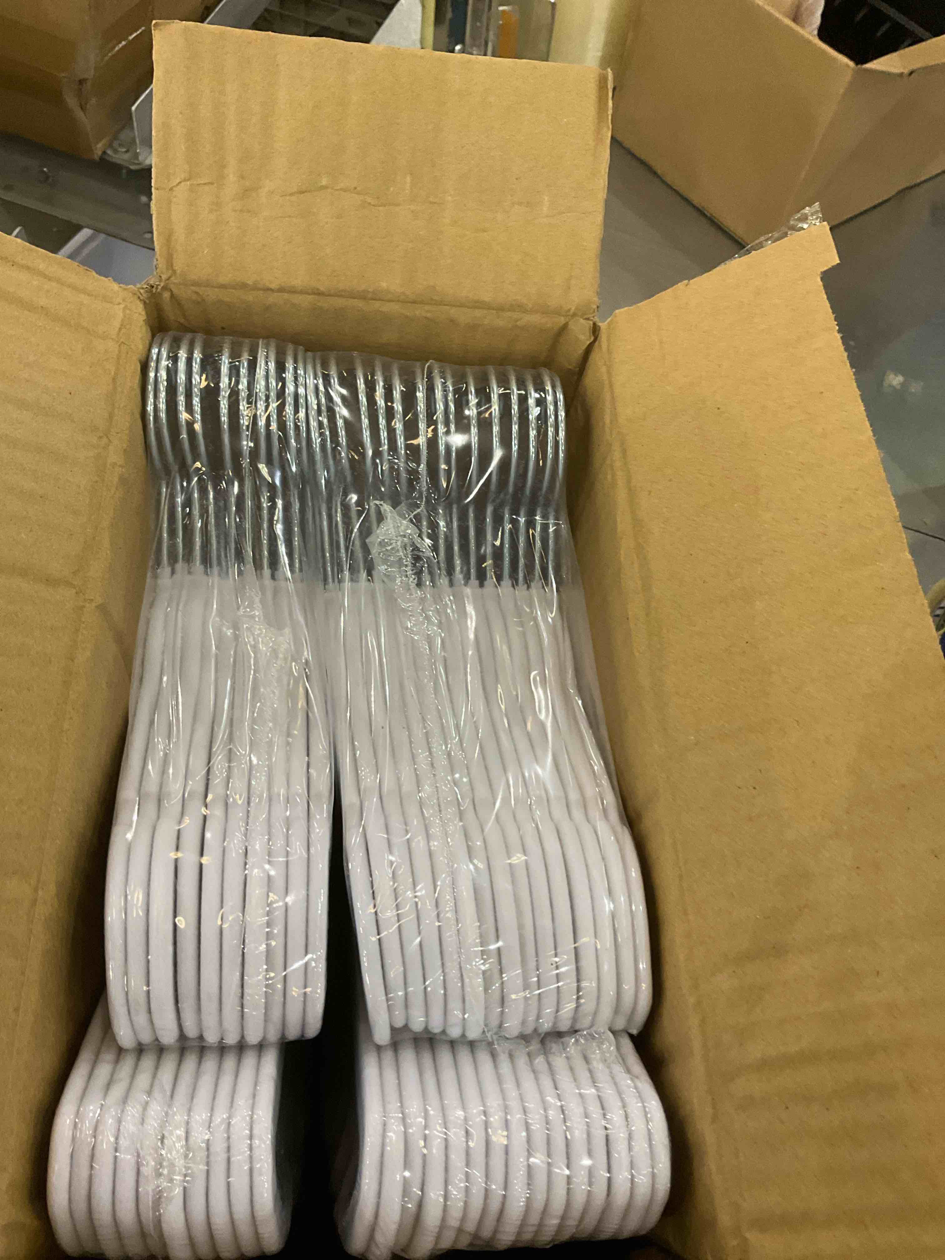 https://s3.amazonaws.com/lotting-images-prod/BargainHunt/EXS01060406_1707415648925.jpeg