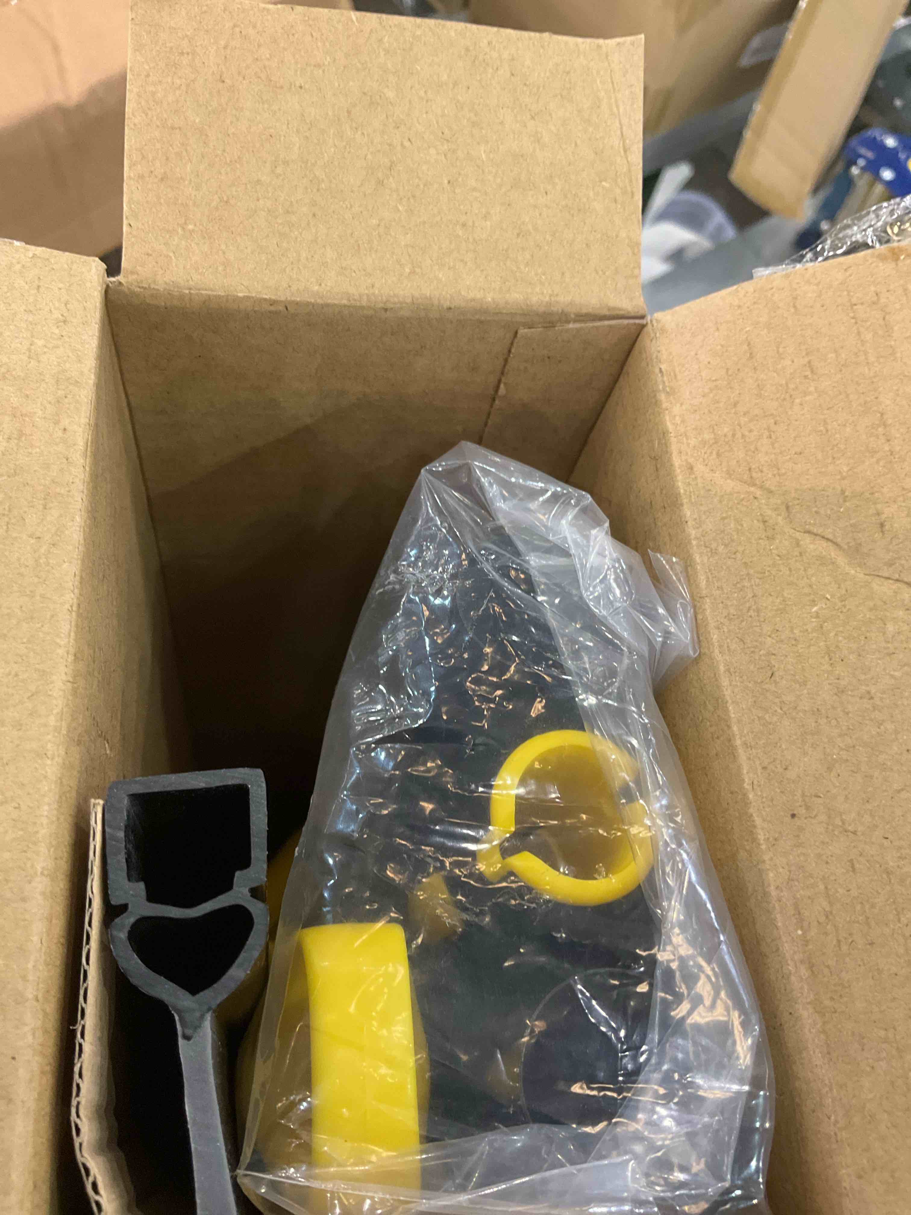 https://s3.amazonaws.com/lotting-images-prod/BargainHunt/EXS01060442_1707422008926.jpeg