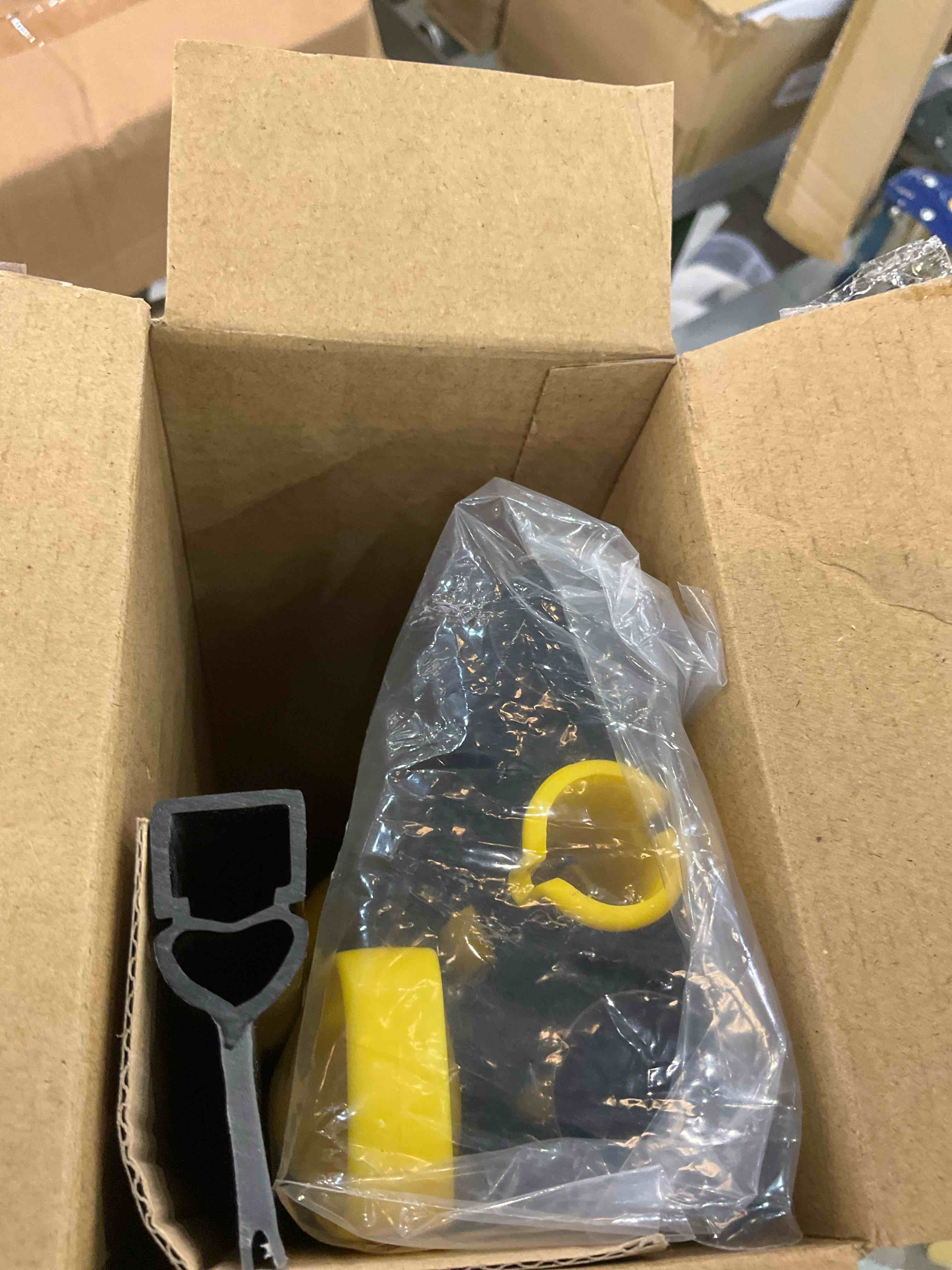 https://s3.amazonaws.com/lotting-images-prod/BargainHunt/EXS01060442_1707422009992.jpeg