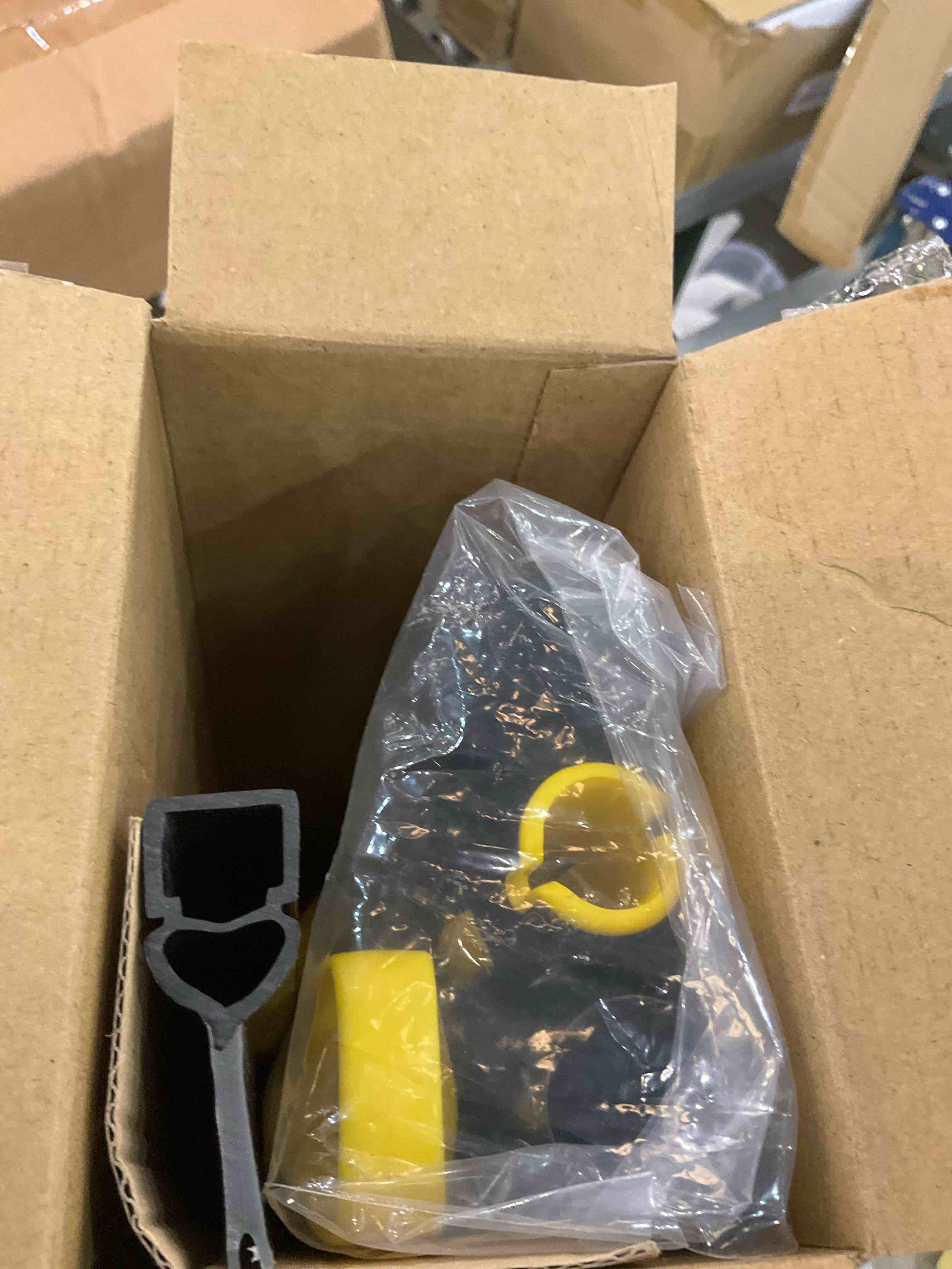 https://s3.amazonaws.com/lotting-images-prod/BargainHunt/EXS01060442_1707422011356.jpeg