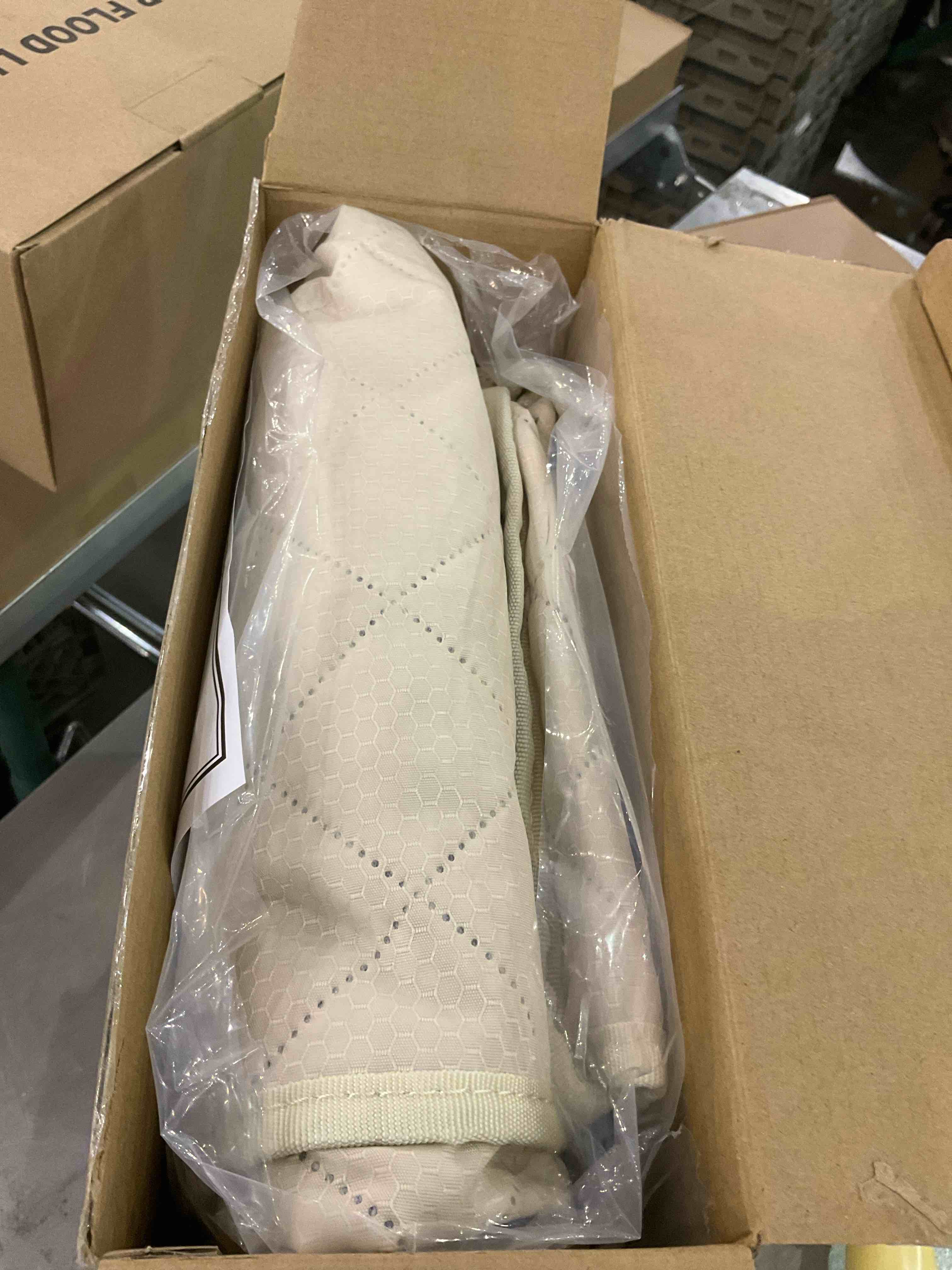 https://s3.amazonaws.com/lotting-images-prod/BargainHunt/EXS01060464_1707482413729.jpeg