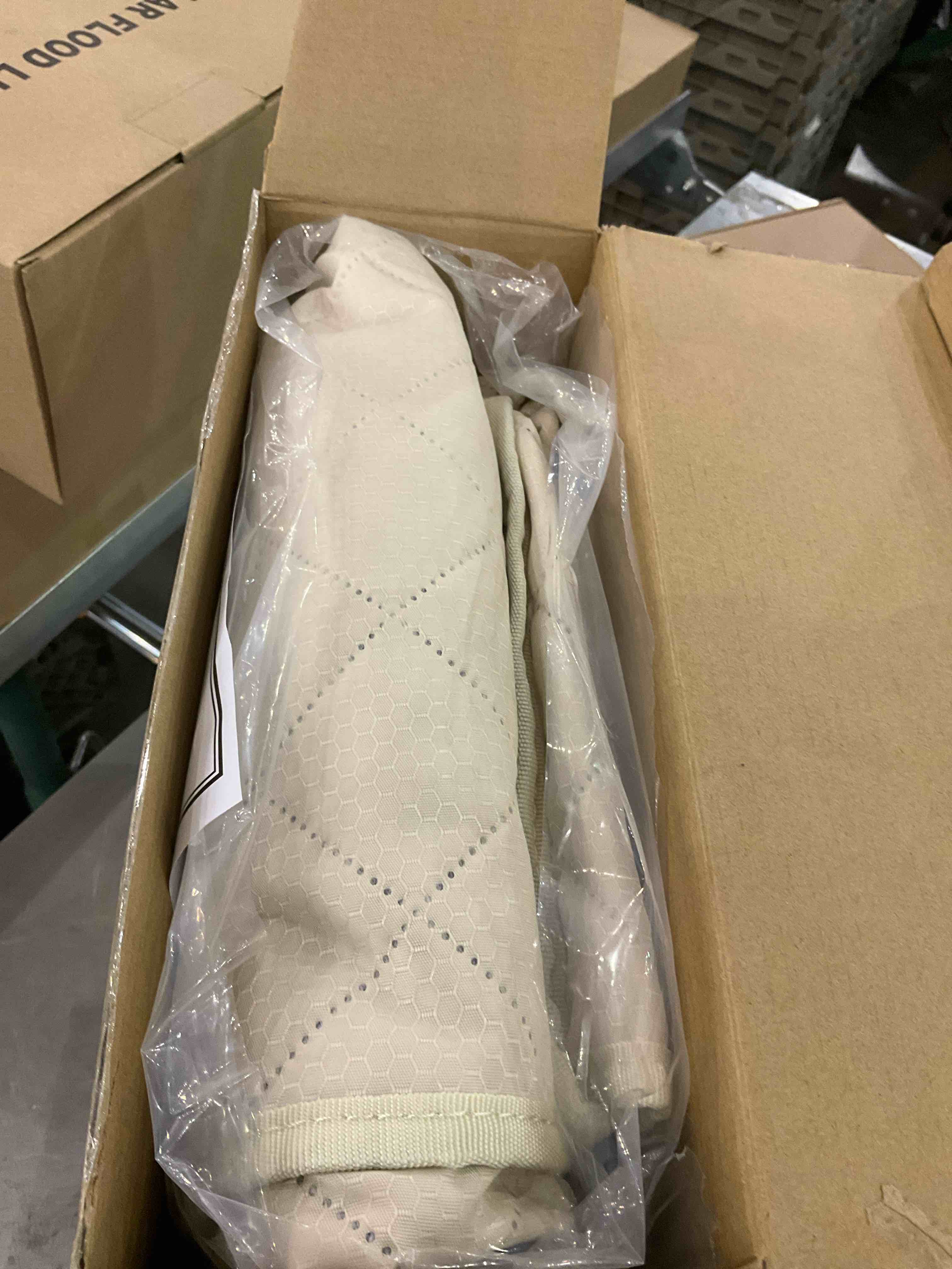 https://s3.amazonaws.com/lotting-images-prod/BargainHunt/EXS01060464_1707482414554.jpeg