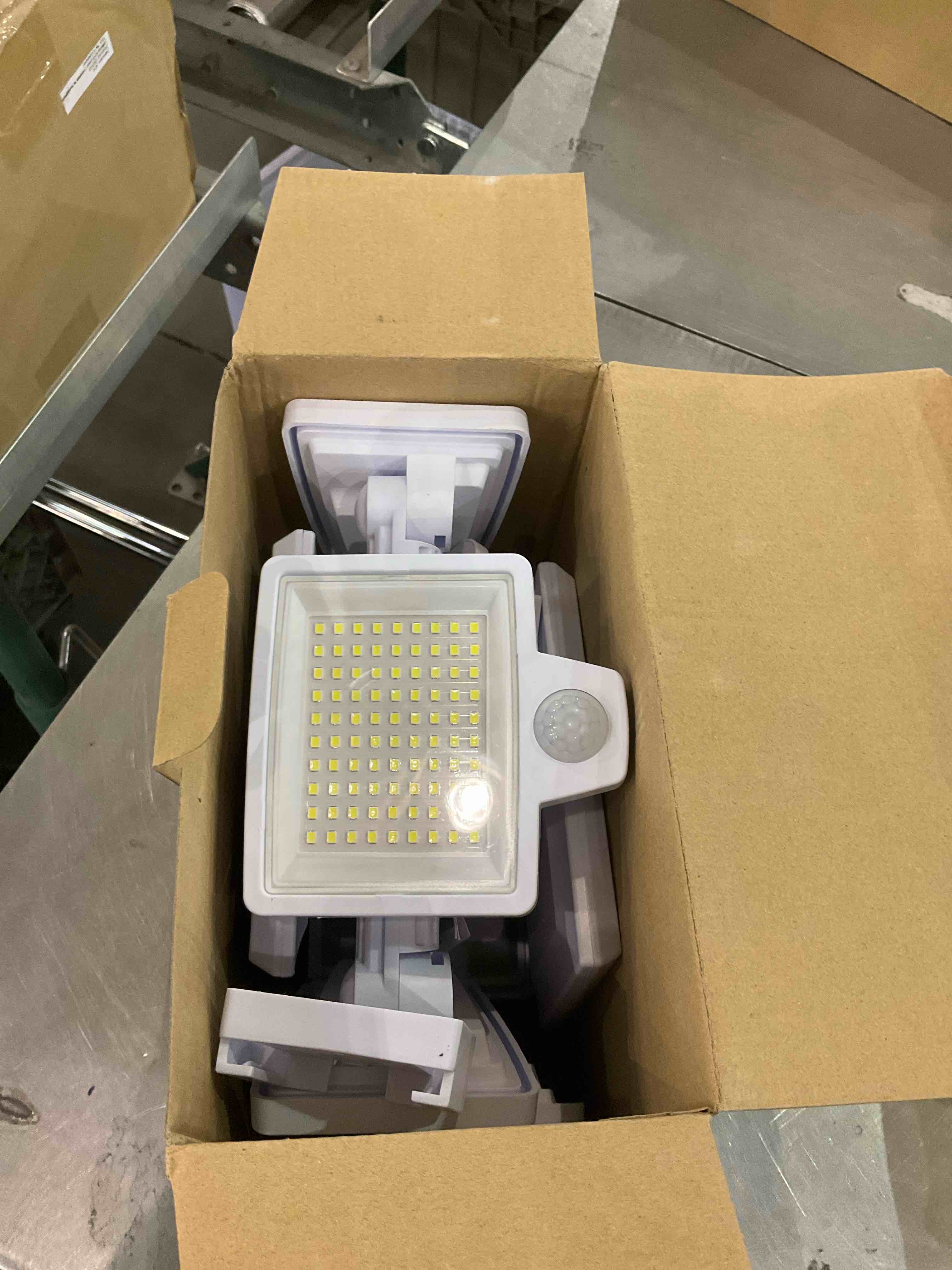 https://s3.amazonaws.com/lotting-images-prod/BargainHunt/EXS01060465_1707482470472.jpeg