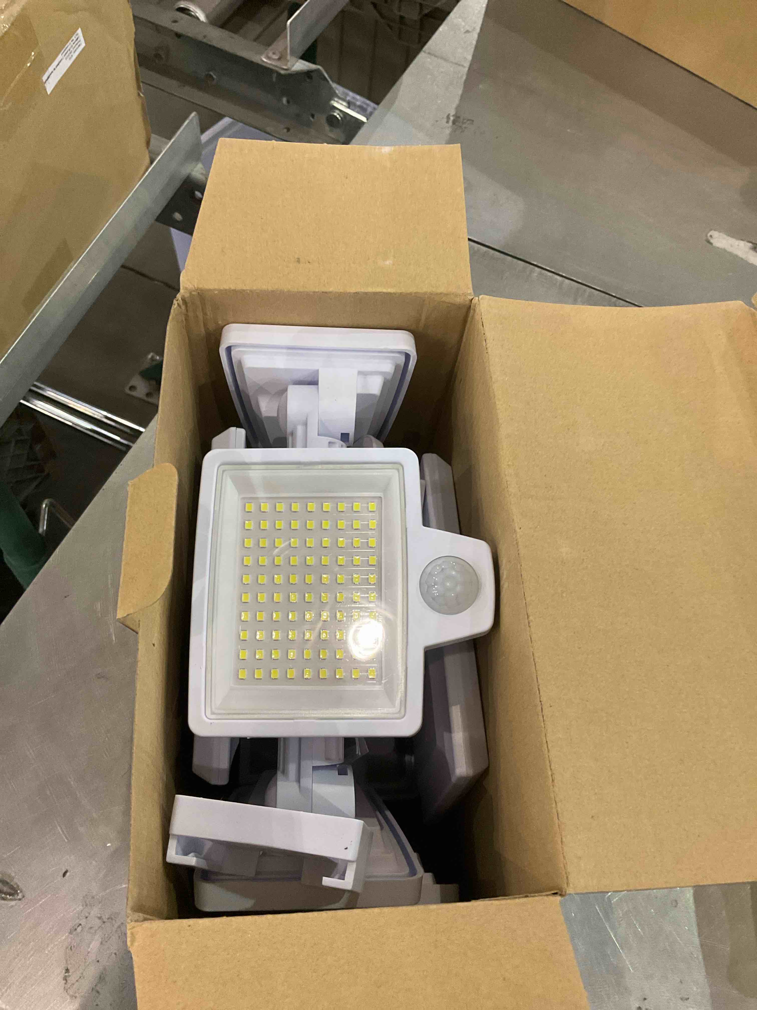 https://s3.amazonaws.com/lotting-images-prod/BargainHunt/EXS01060465_1707482471397.jpeg