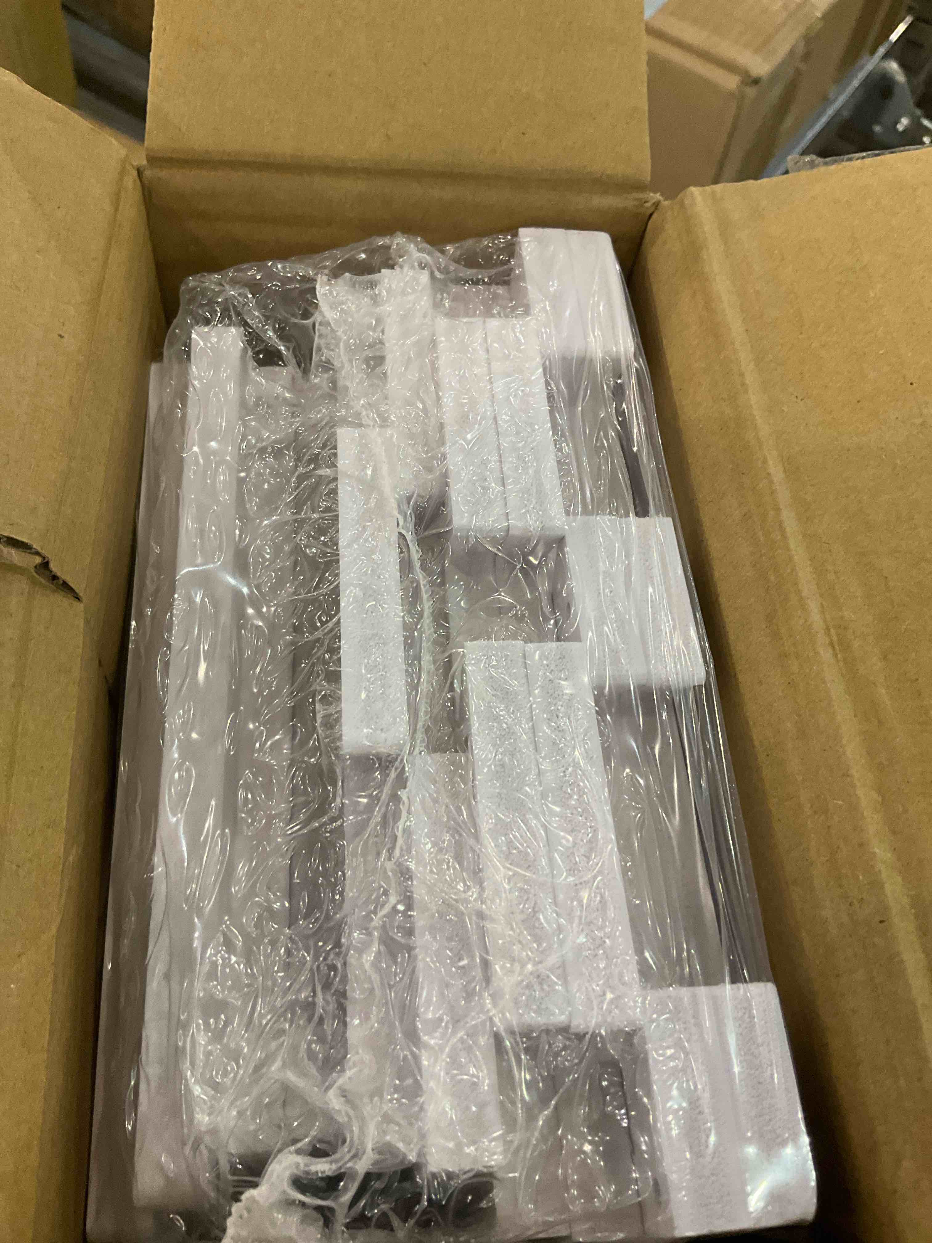https://s3.amazonaws.com/lotting-images-prod/BargainHunt/EXS01060470_1707483100790.jpeg