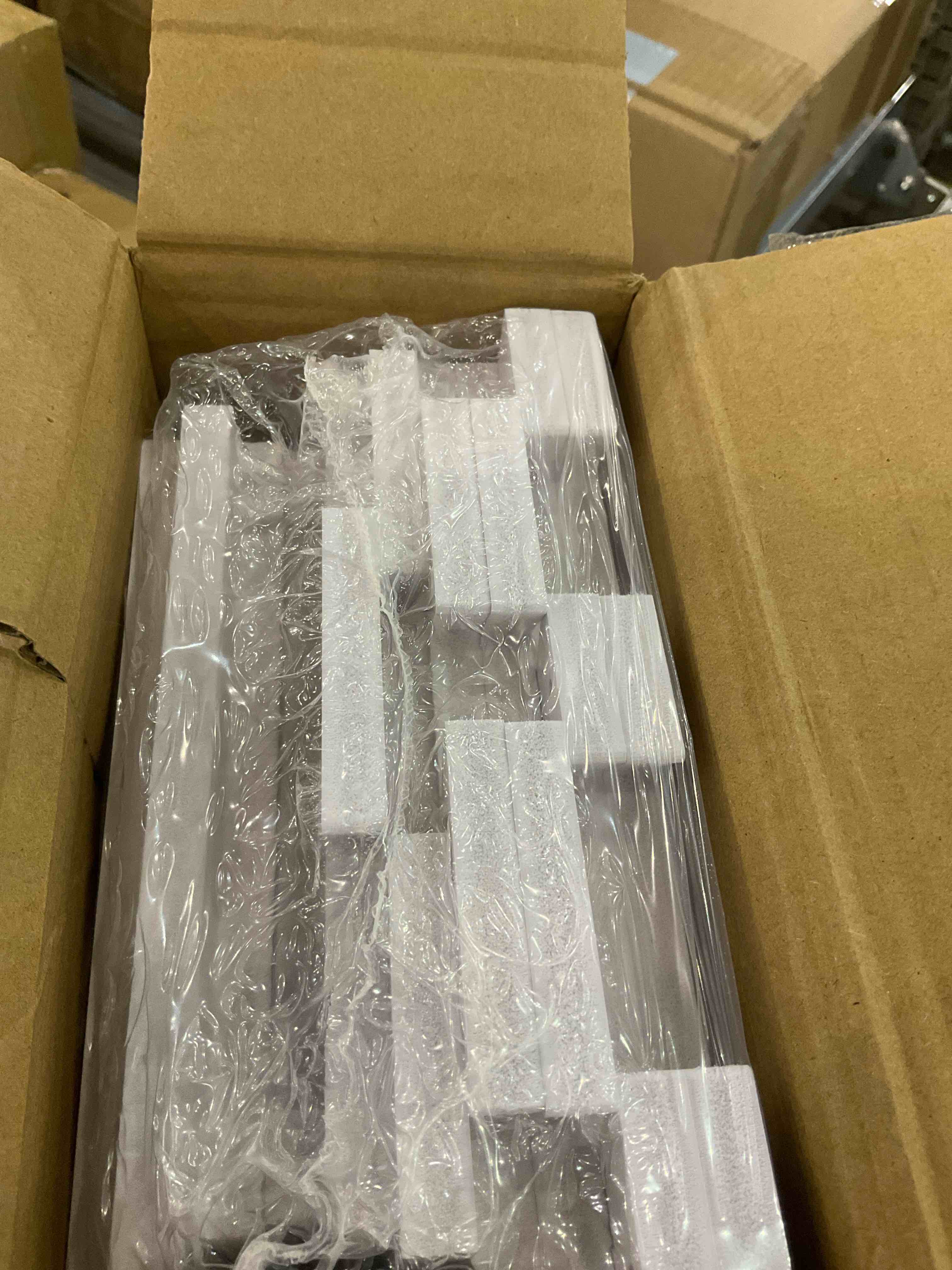 https://s3.amazonaws.com/lotting-images-prod/BargainHunt/EXS01060470_1707483101935.jpeg