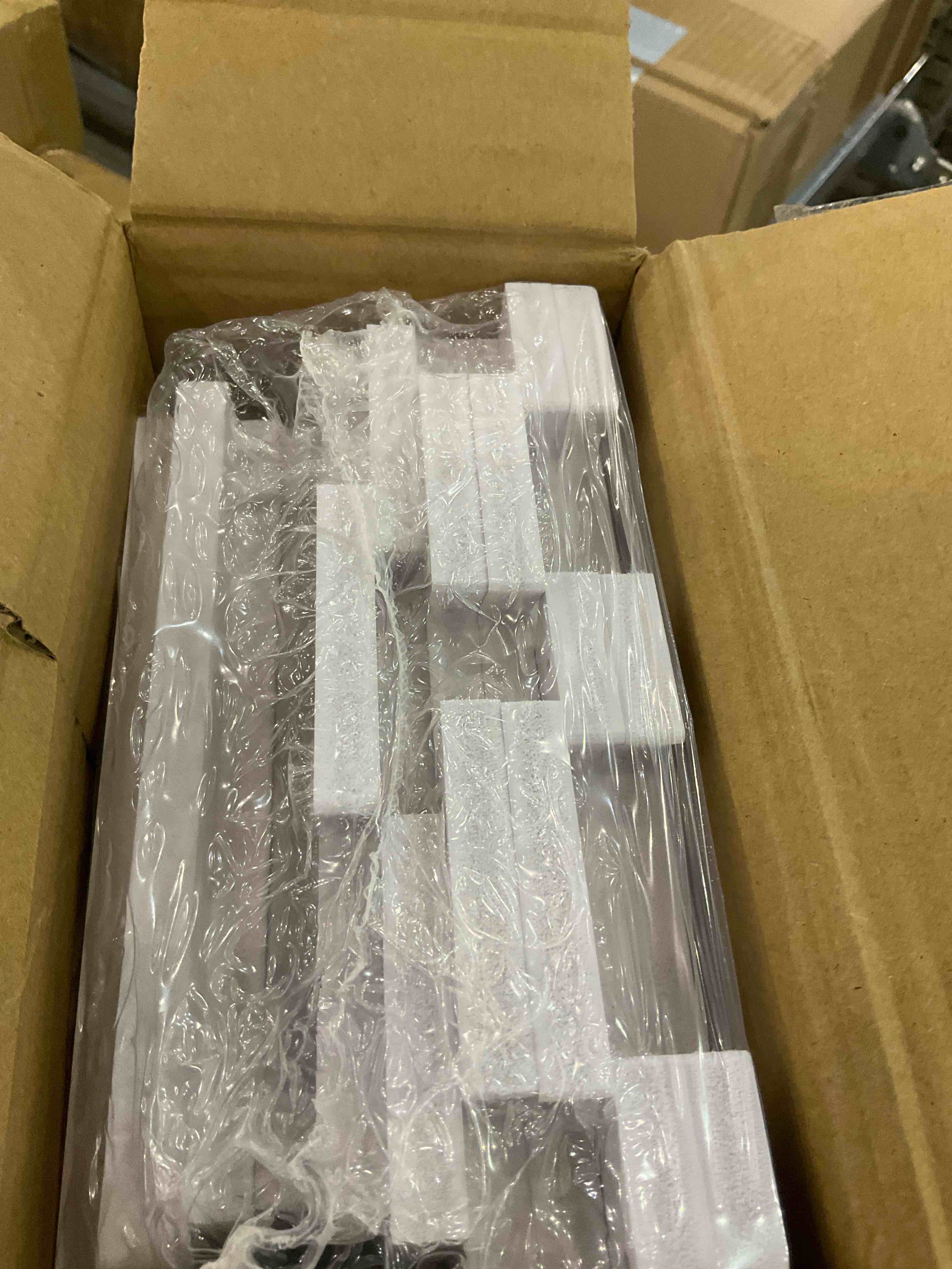 https://s3.amazonaws.com/lotting-images-prod/BargainHunt/EXS01060470_1707483102848.jpeg