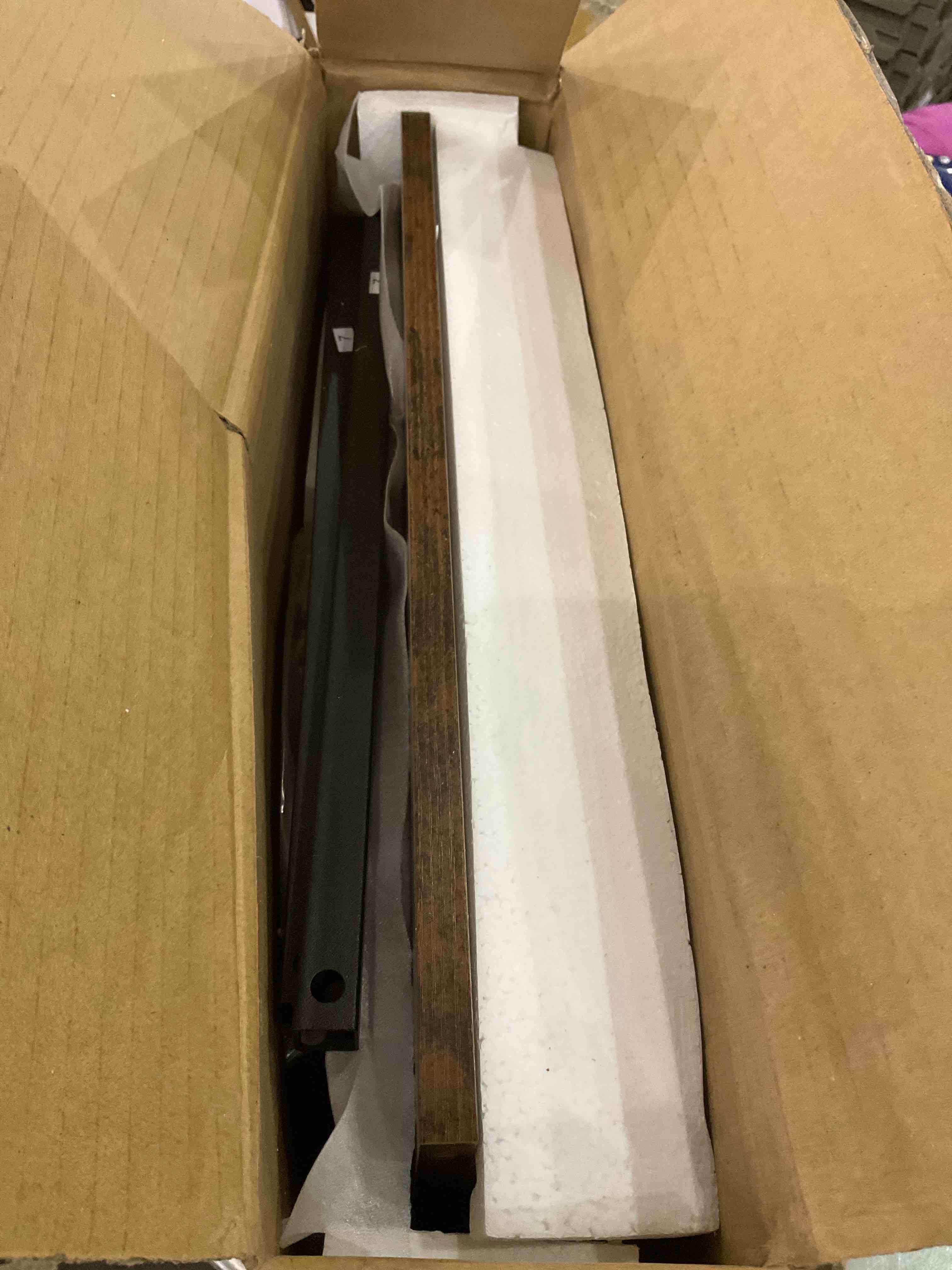 https://s3.amazonaws.com/lotting-images-prod/BargainHunt/EXS01060473_1707483420063.jpeg